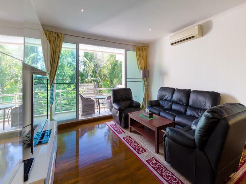 Baan Sanploen Beachfront Apartment