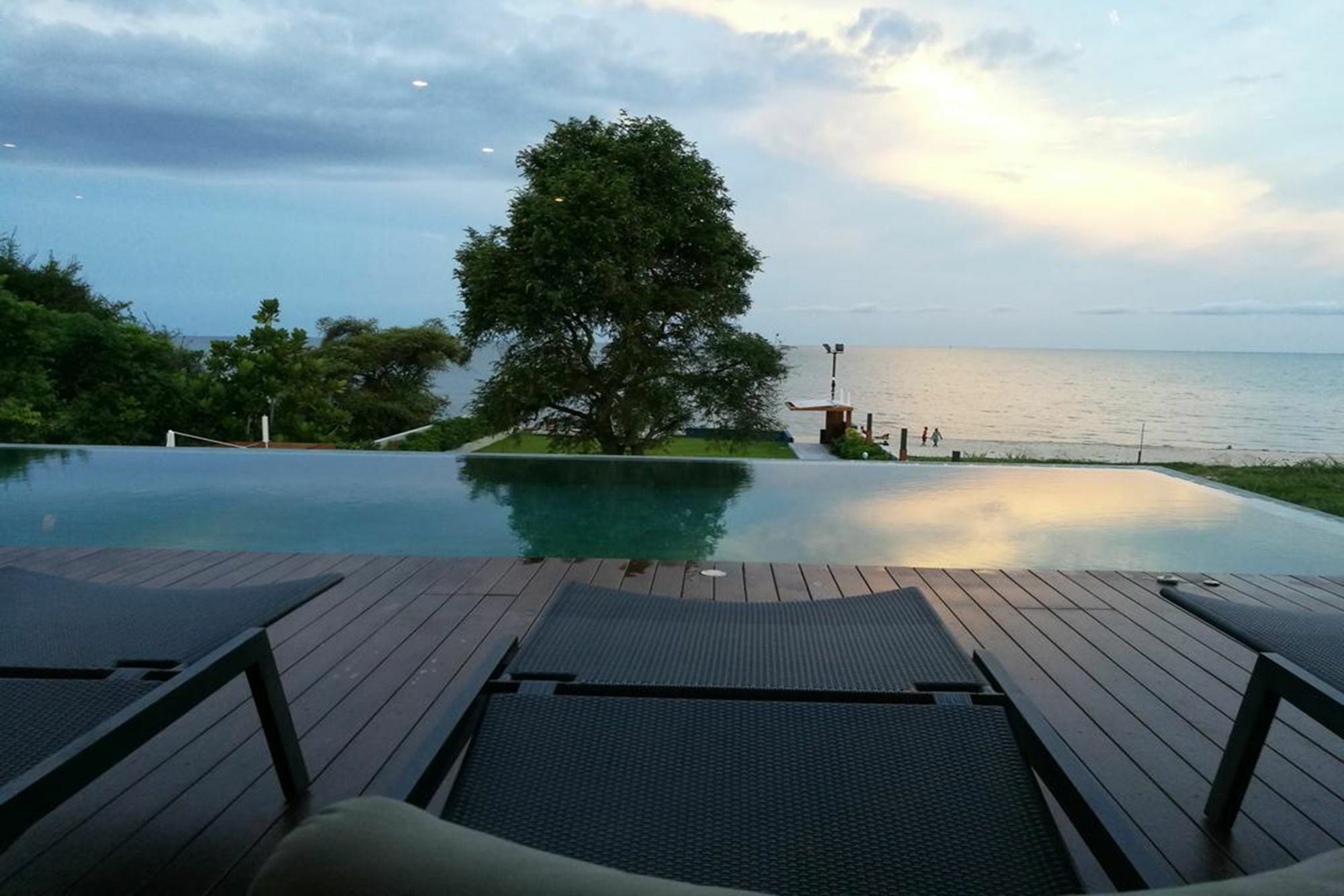 Baan Thew Talay Blue Sapphire 353 *