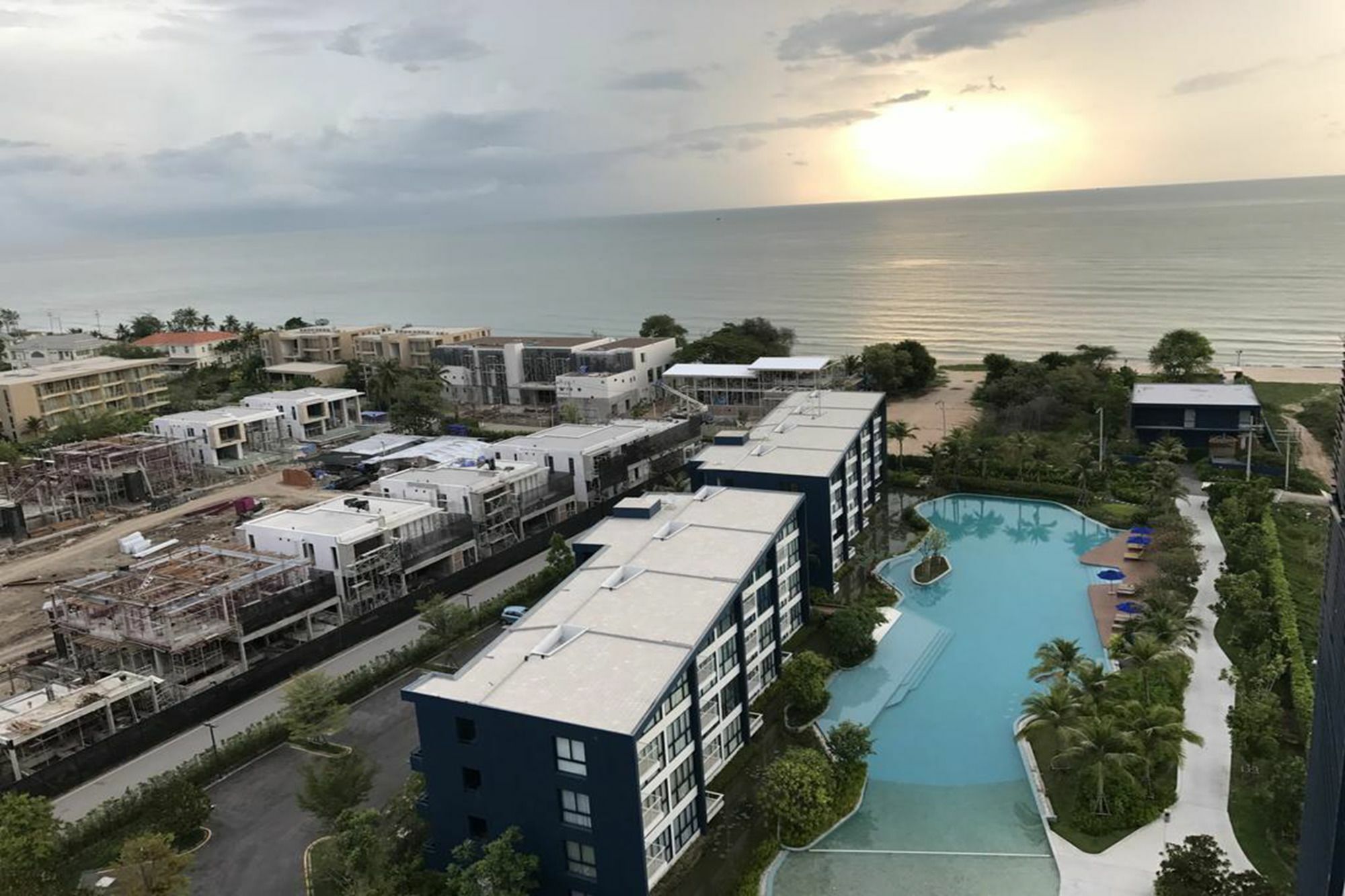Baan Thew Talay Blue Sapphire 353 *