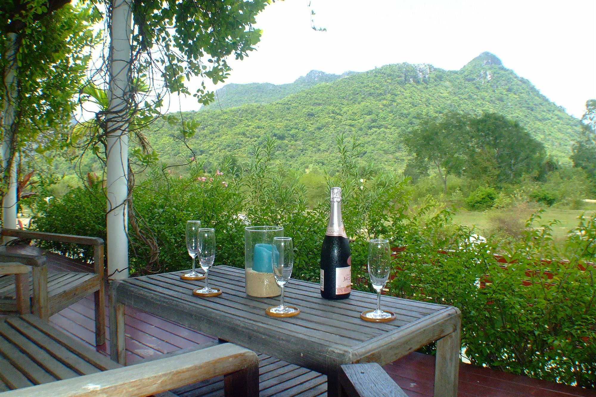 Mountain Breeze Pran Buri