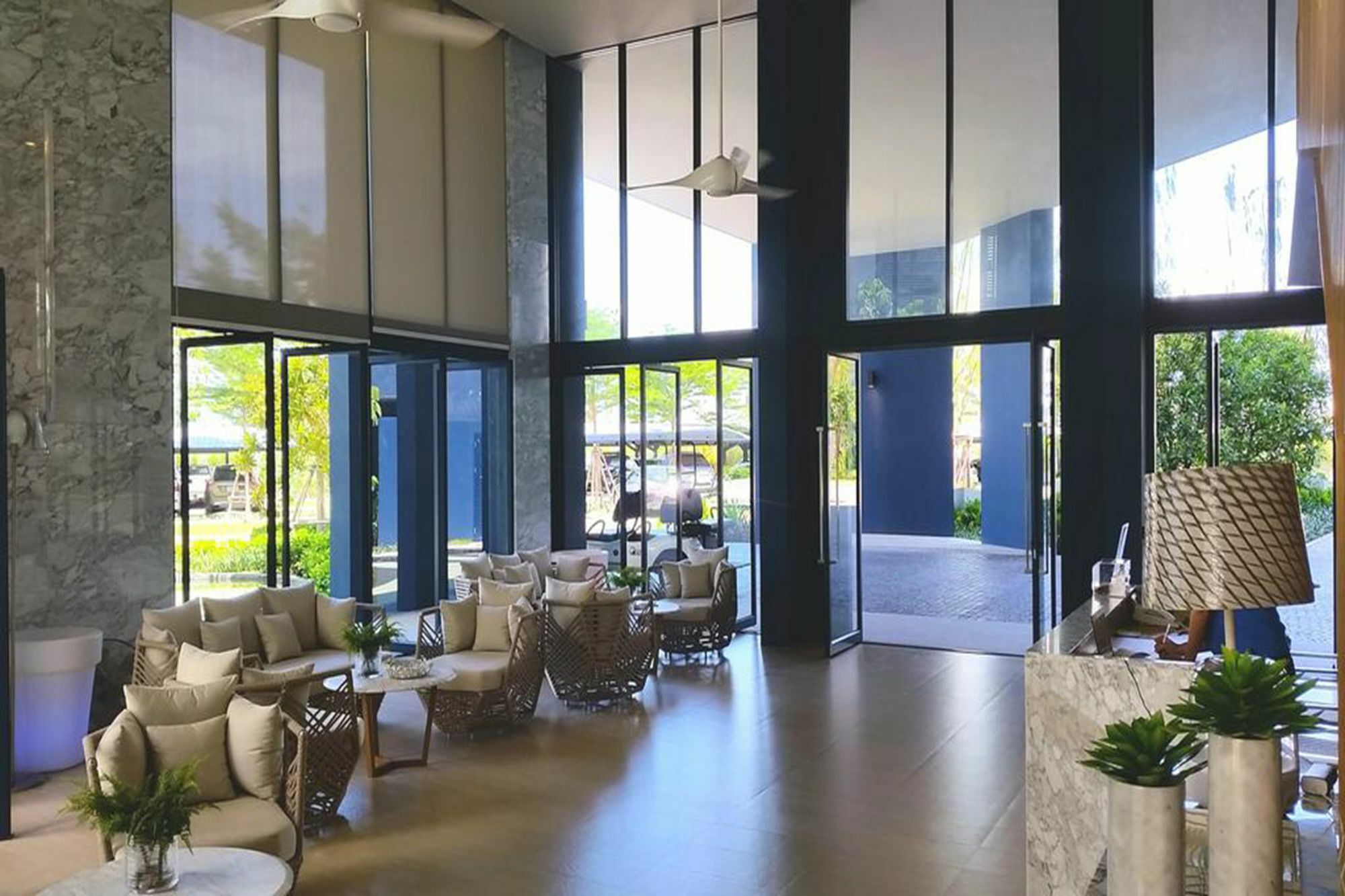 Baan Thew Talay Blue Sapphire 353 *