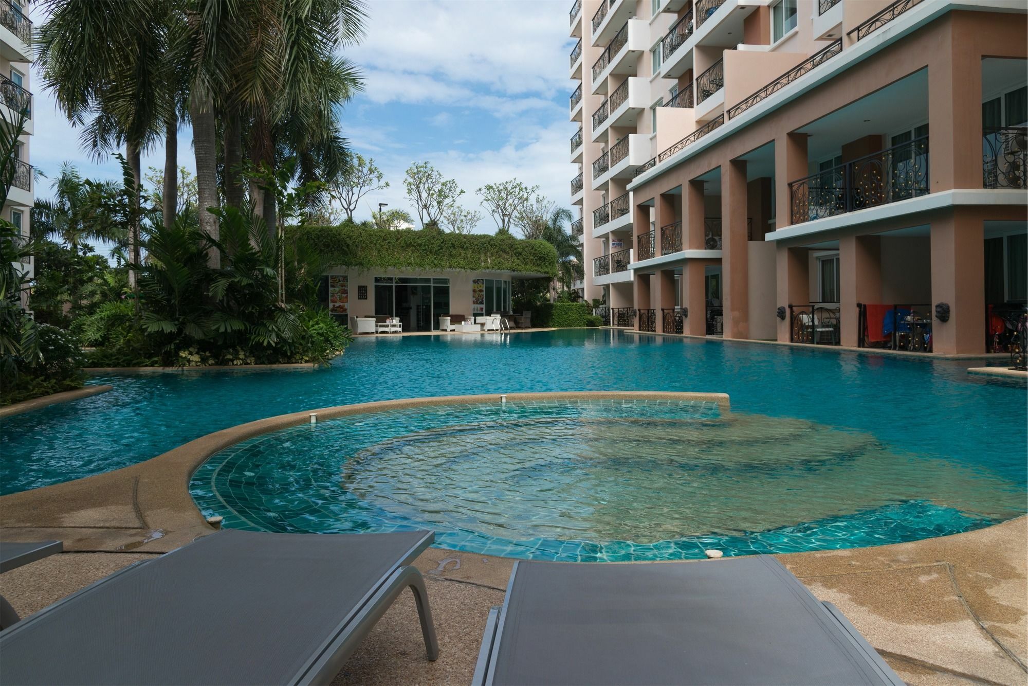 Paradise Park By Pattaya Sunny *