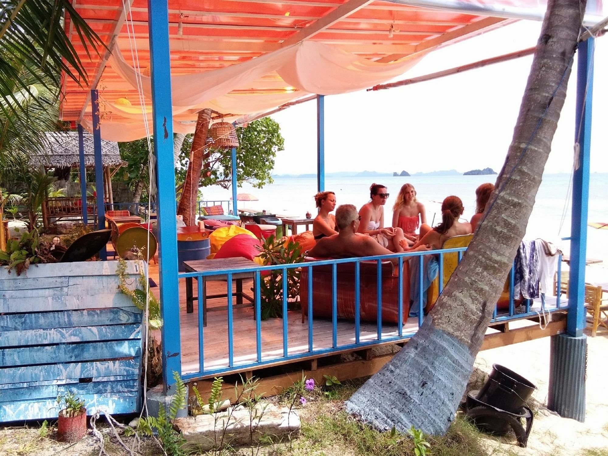 I Talay Bar & Hotel