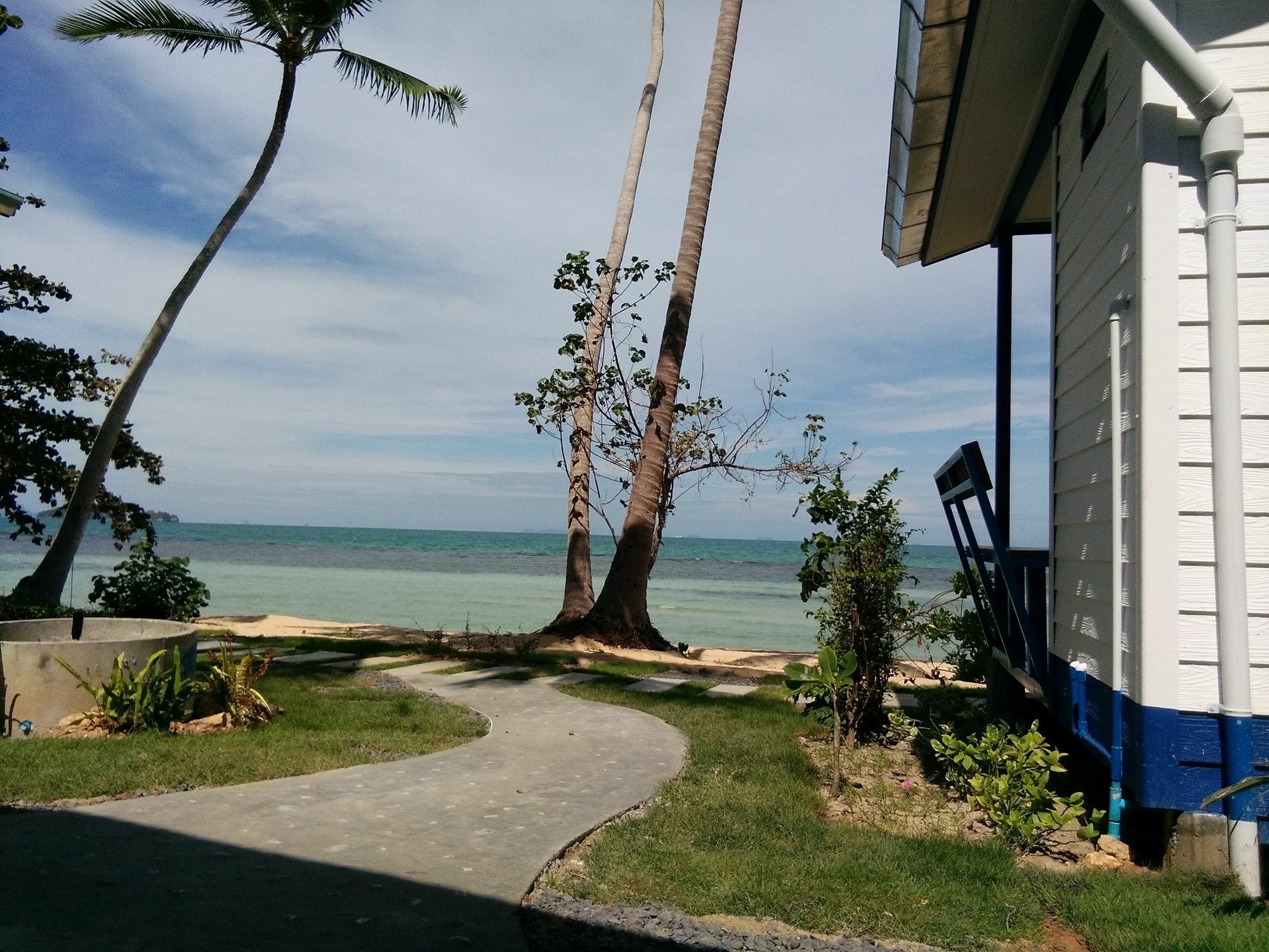 I Talay Bar & Hotel