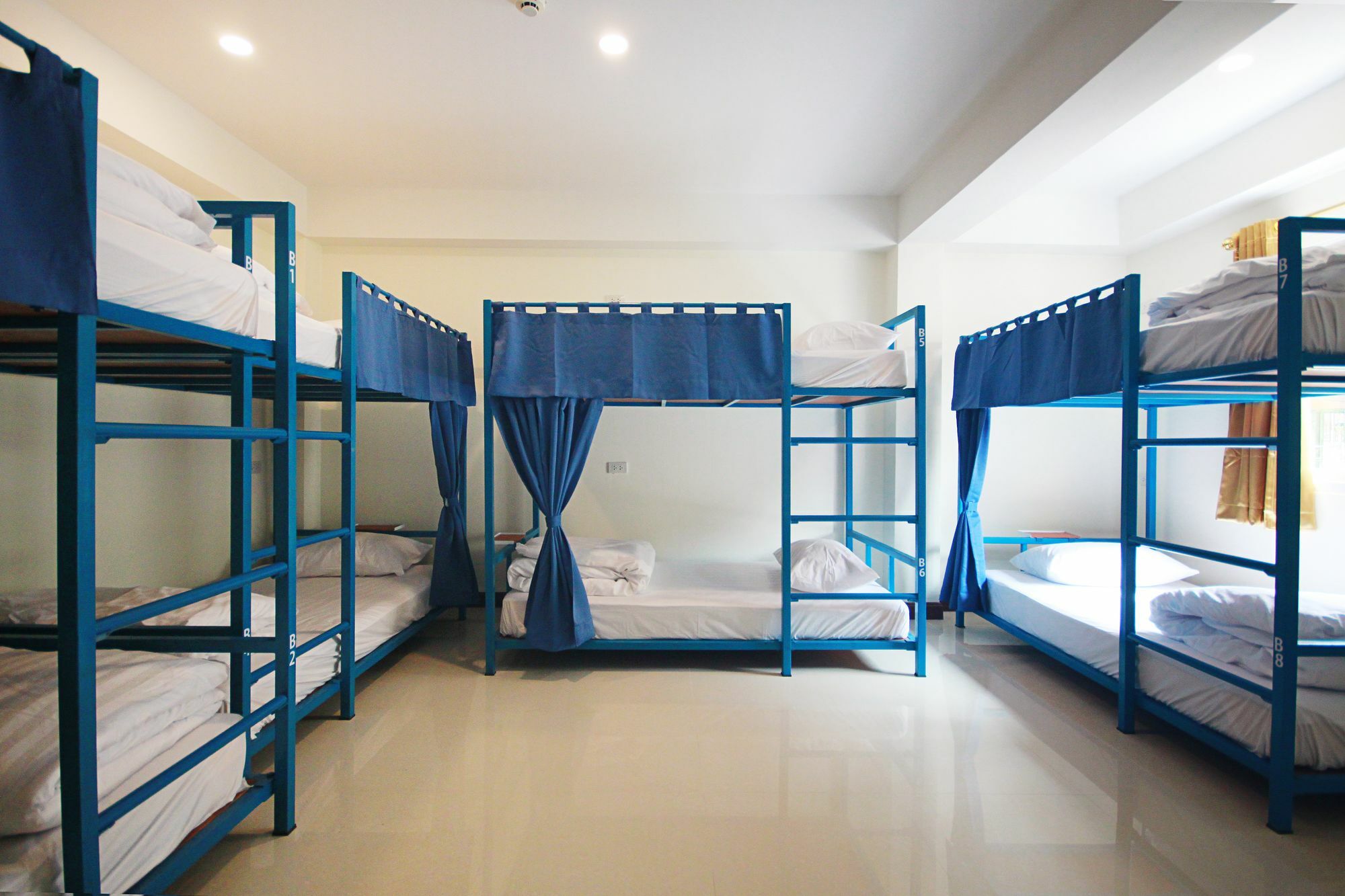 Happy Hostel