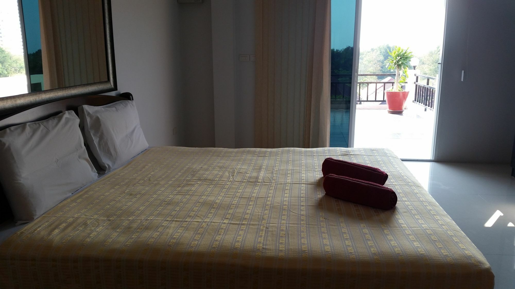 Sea View Apartment Sattahip