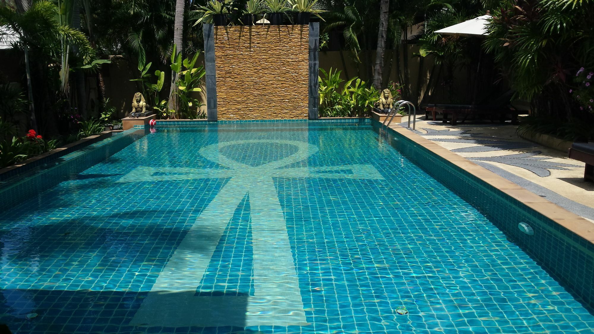 Baan Luxor Villa *
