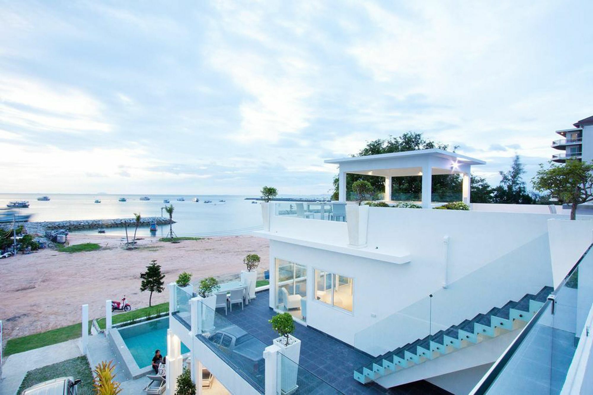 Villa 7th Heaven Front *