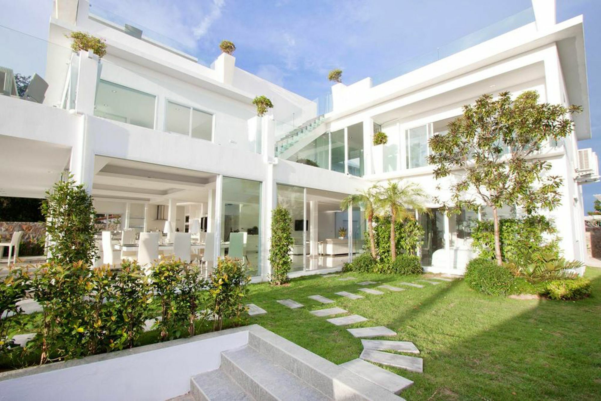 7th Heaven Front Villa *