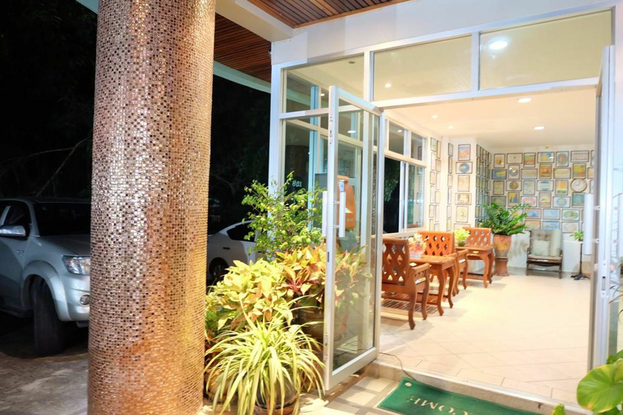 Inn Lomsabai