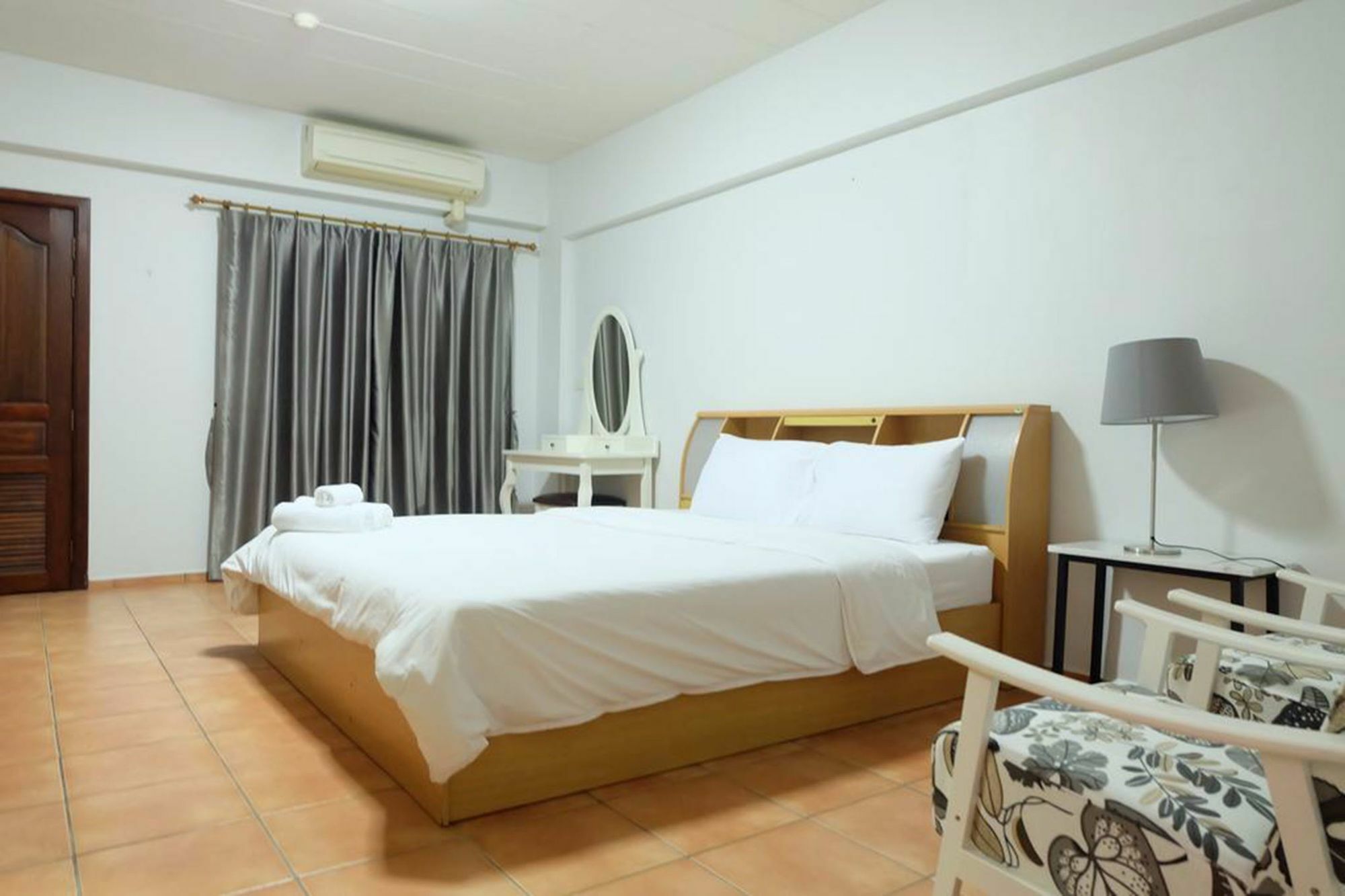 Lomsabai Inn 2*
