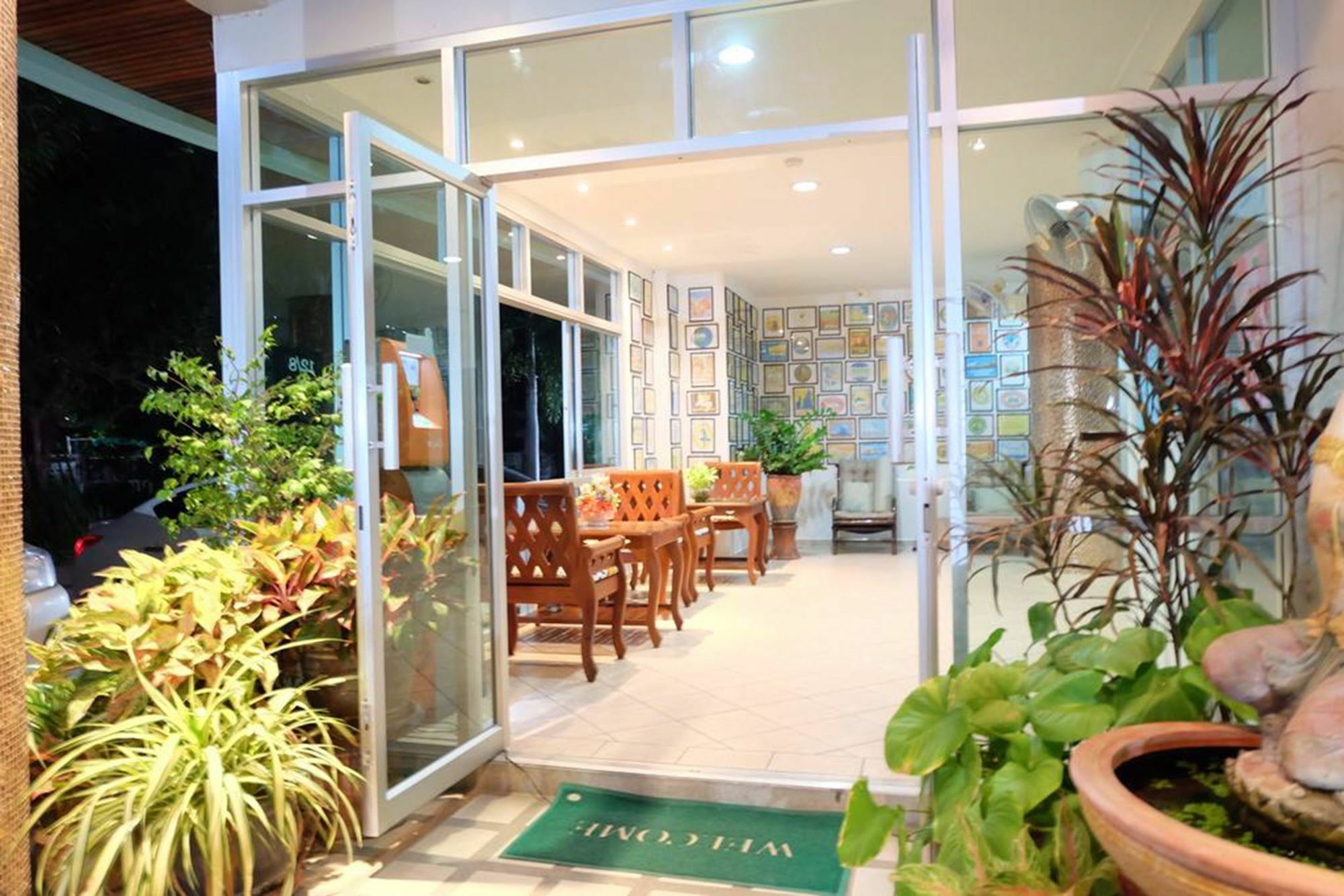 Inn Lomsabai