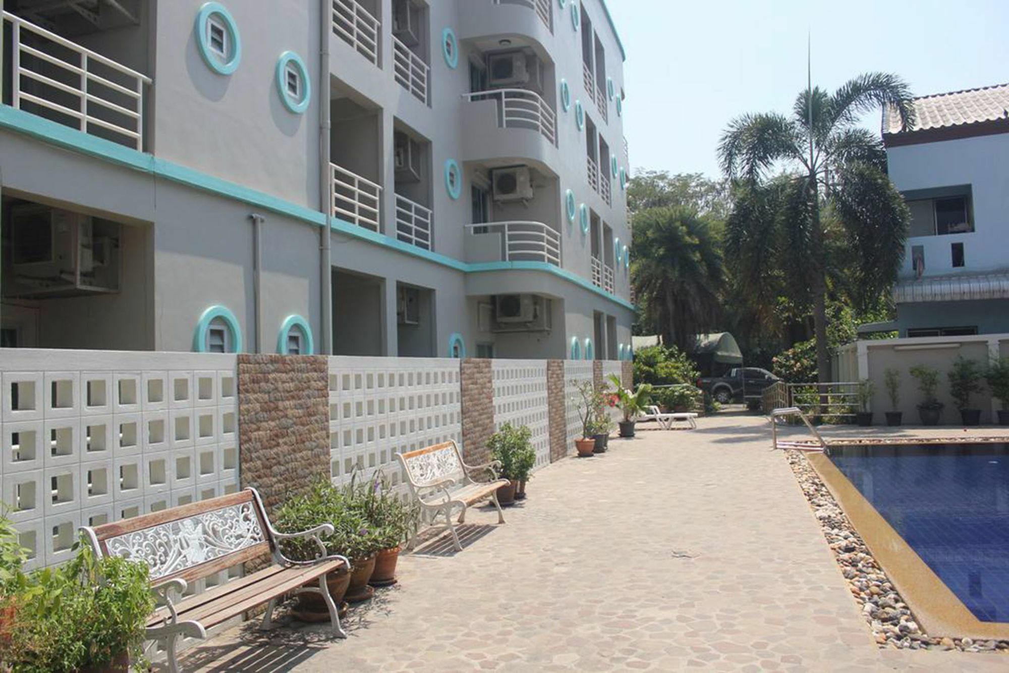 Inn Lomsabai 2*