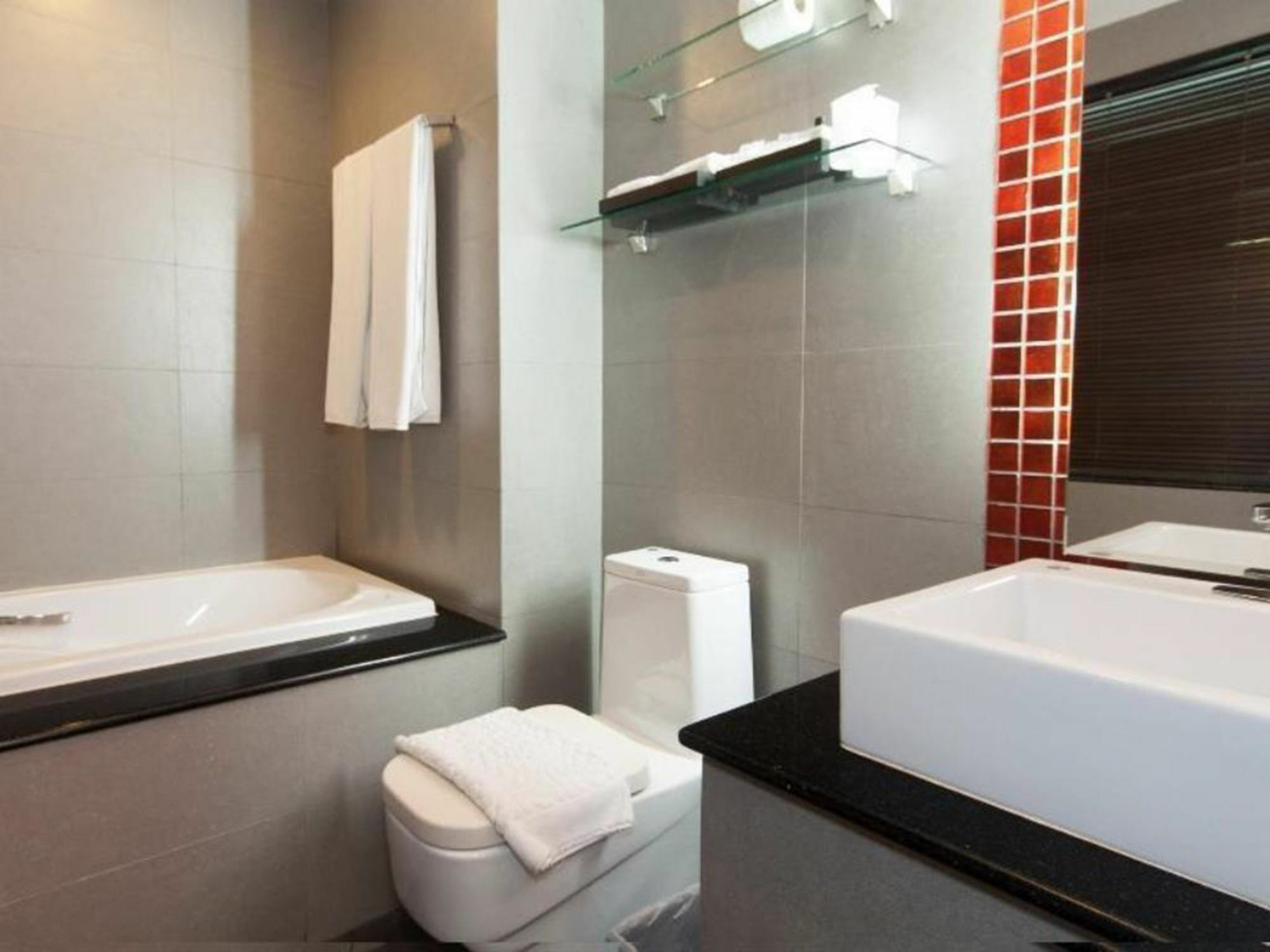 The Kris Condotel Hotel 4*