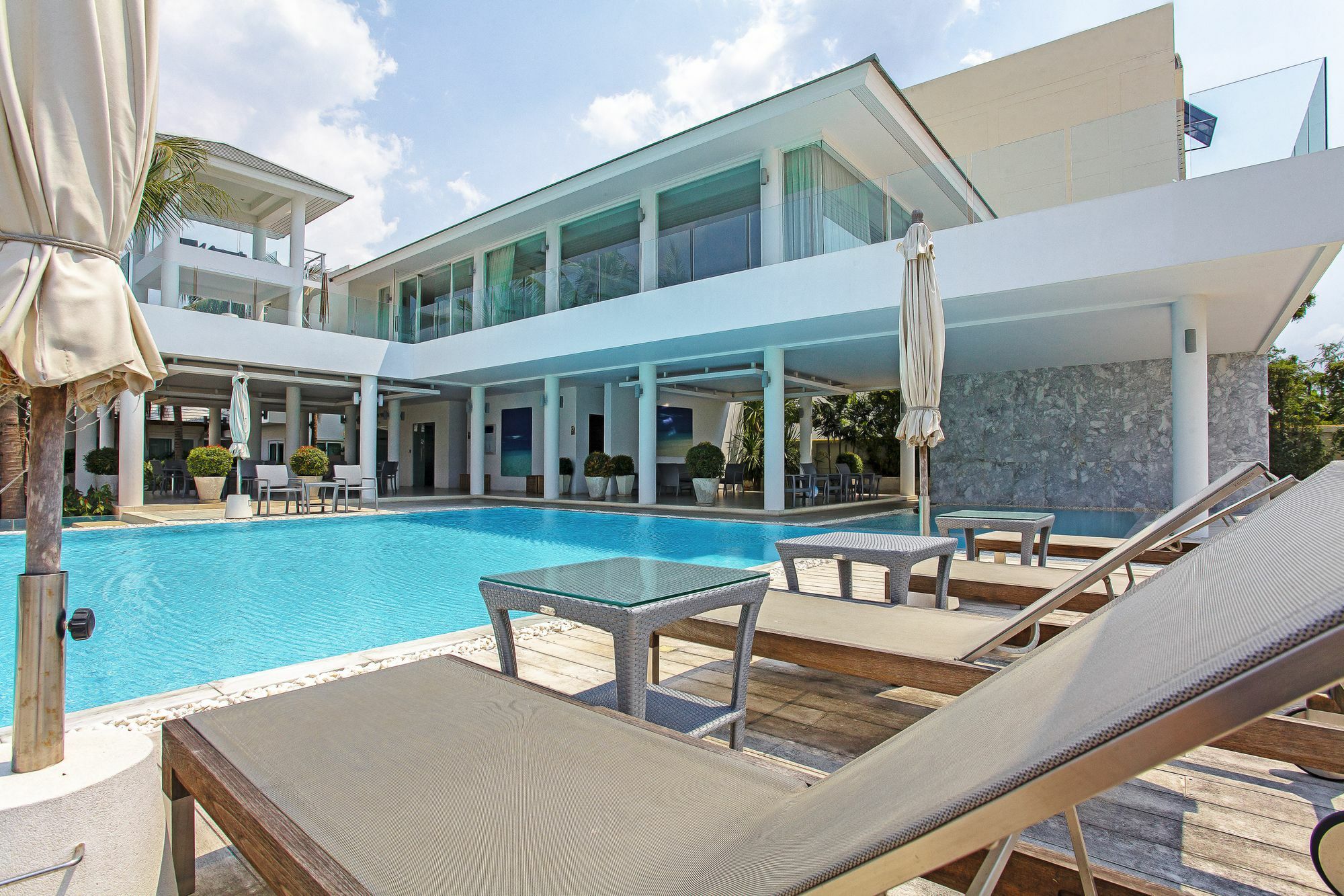 Rossawan Pool Villa *