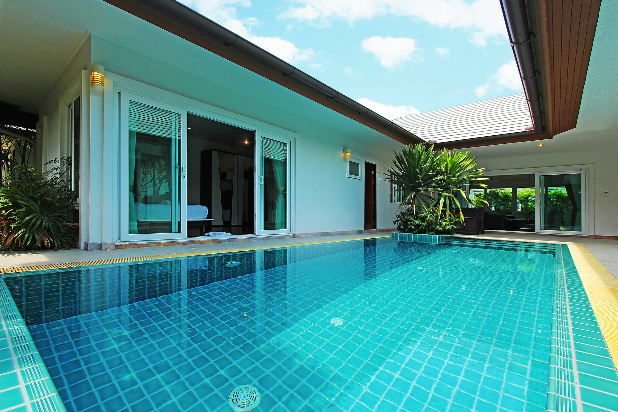 Rossawan Pool Villa Bang Lamung
