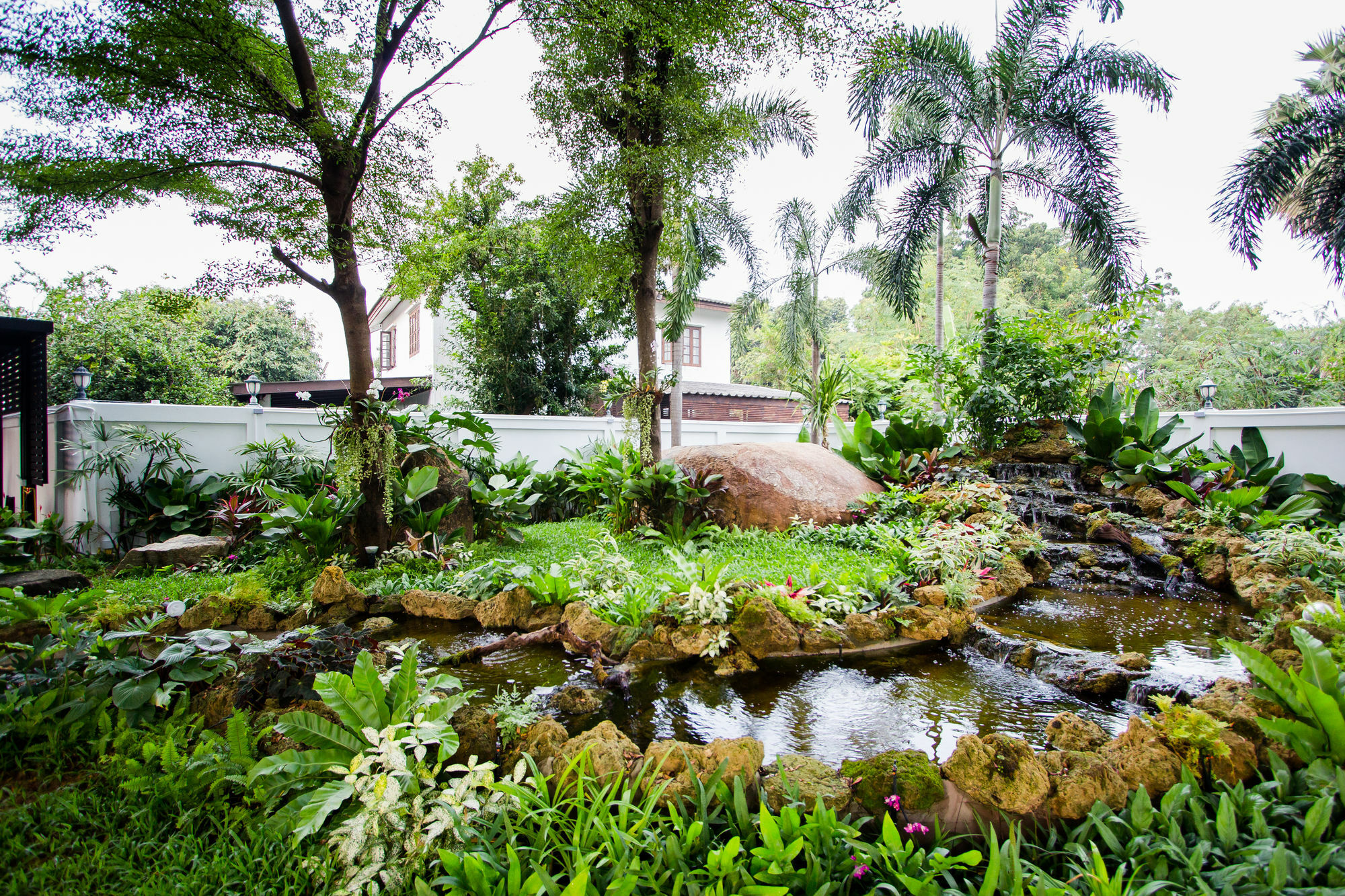 Phu Places Aparthotel Bang Saen