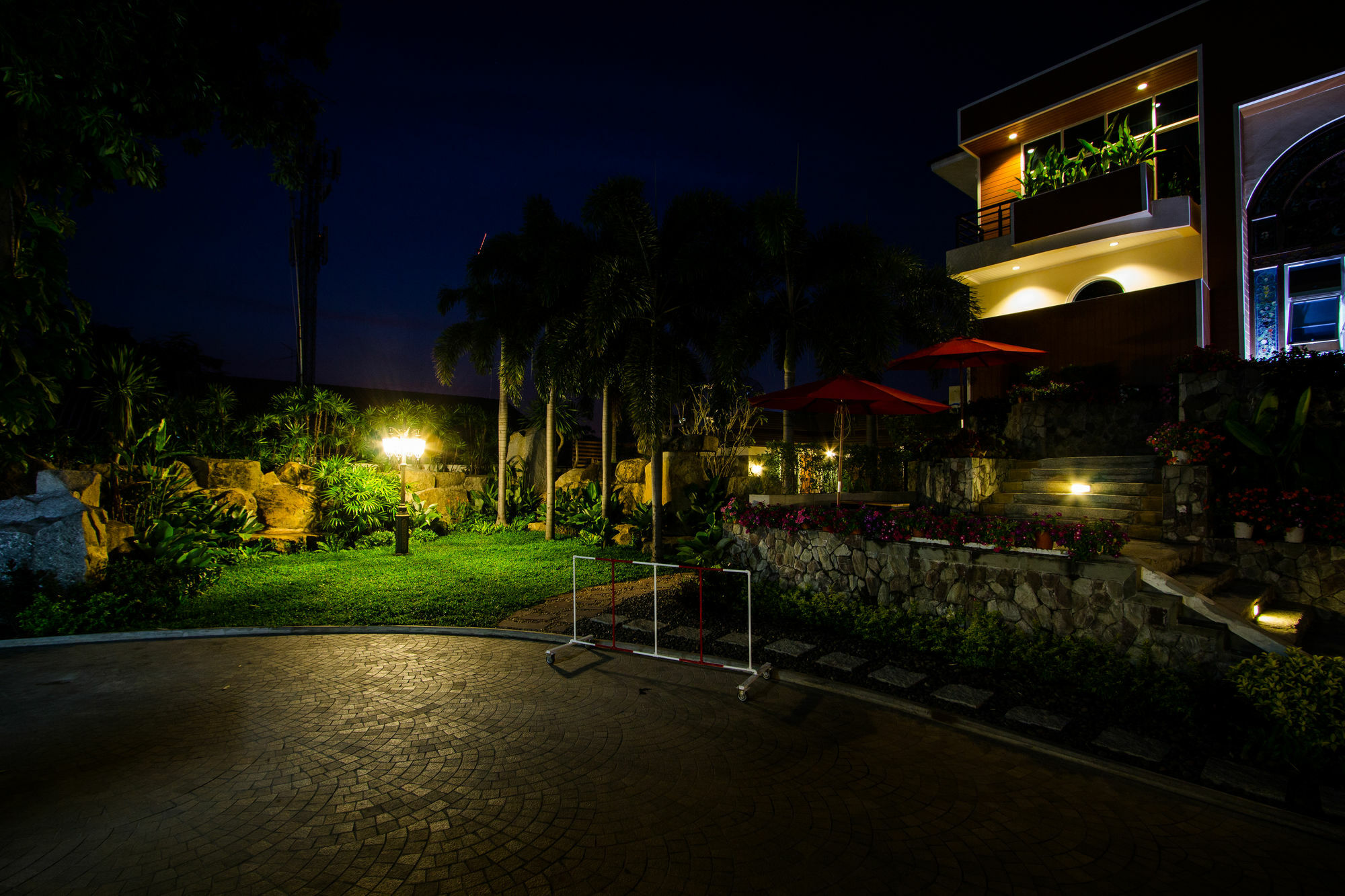 Phu Places Aparthotel Bang Saen