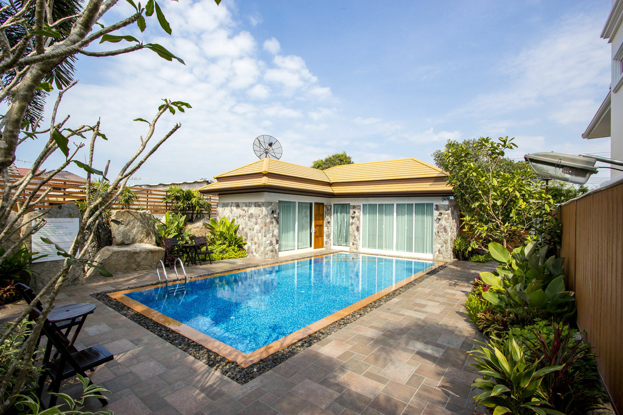 Phu Places Aparthotel