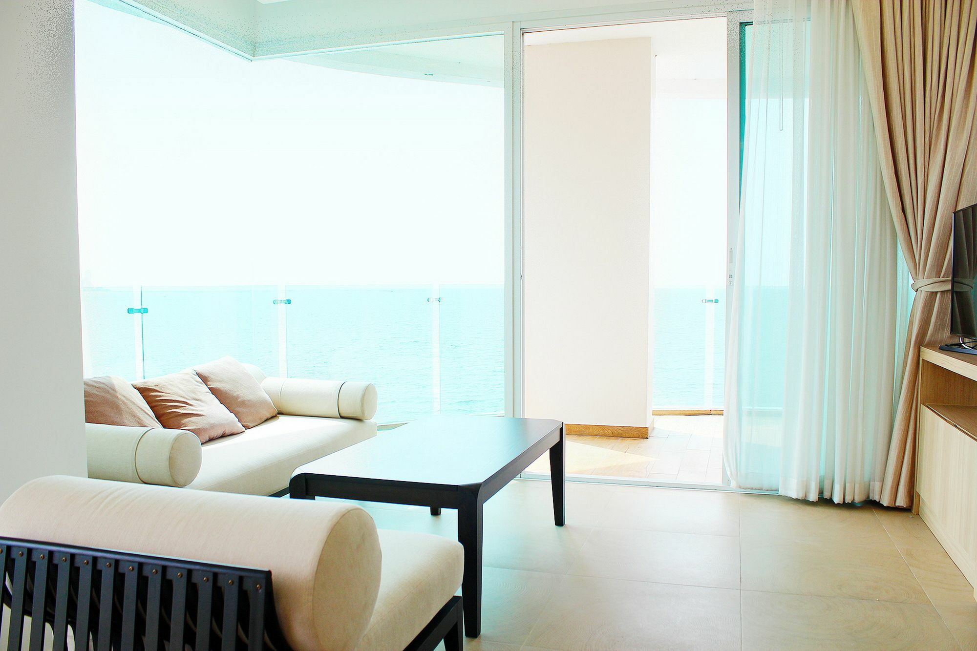 Paradise Ocean View Front In Pattaya