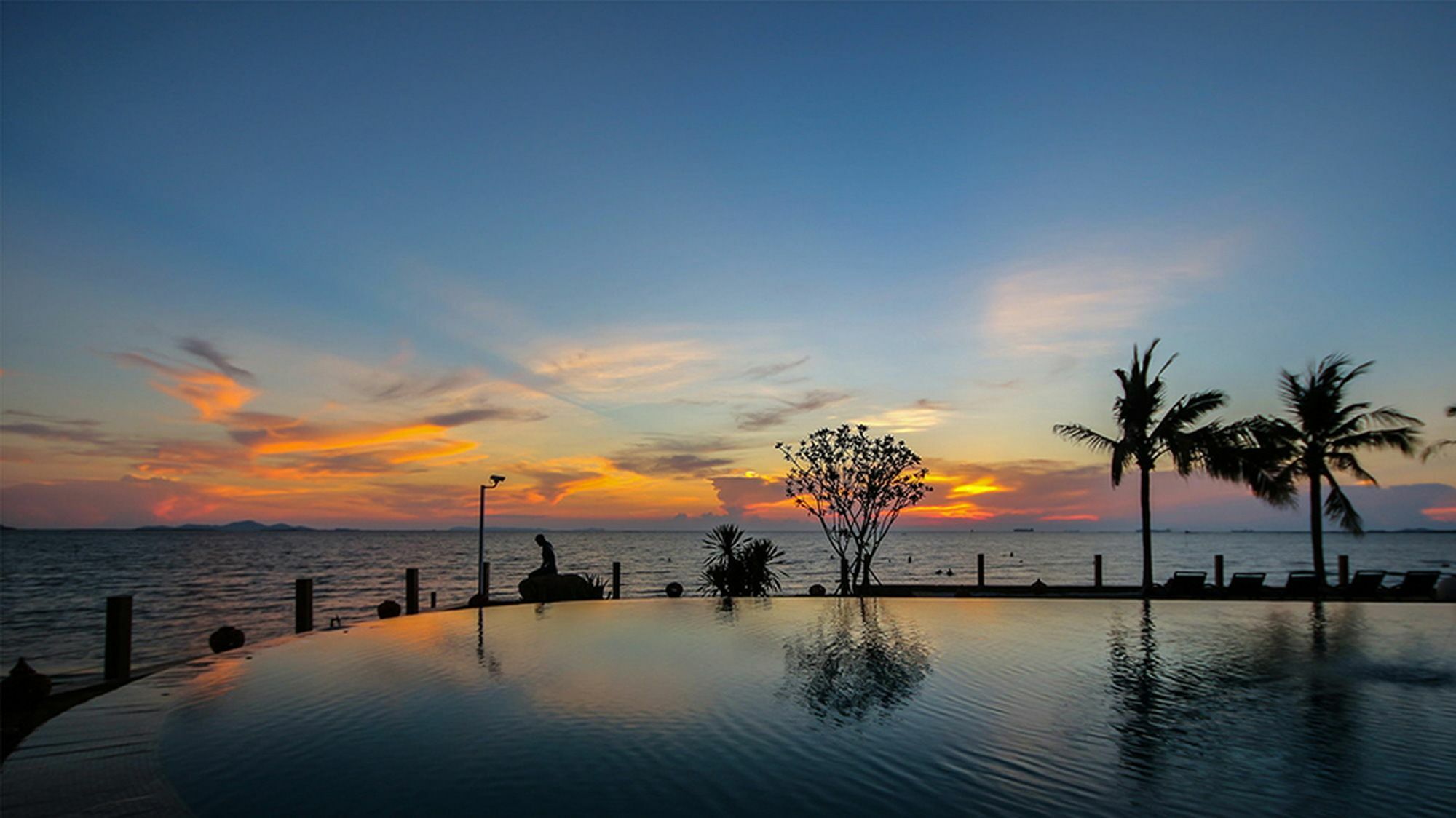 Paradise Ocean View Front In Pattaya