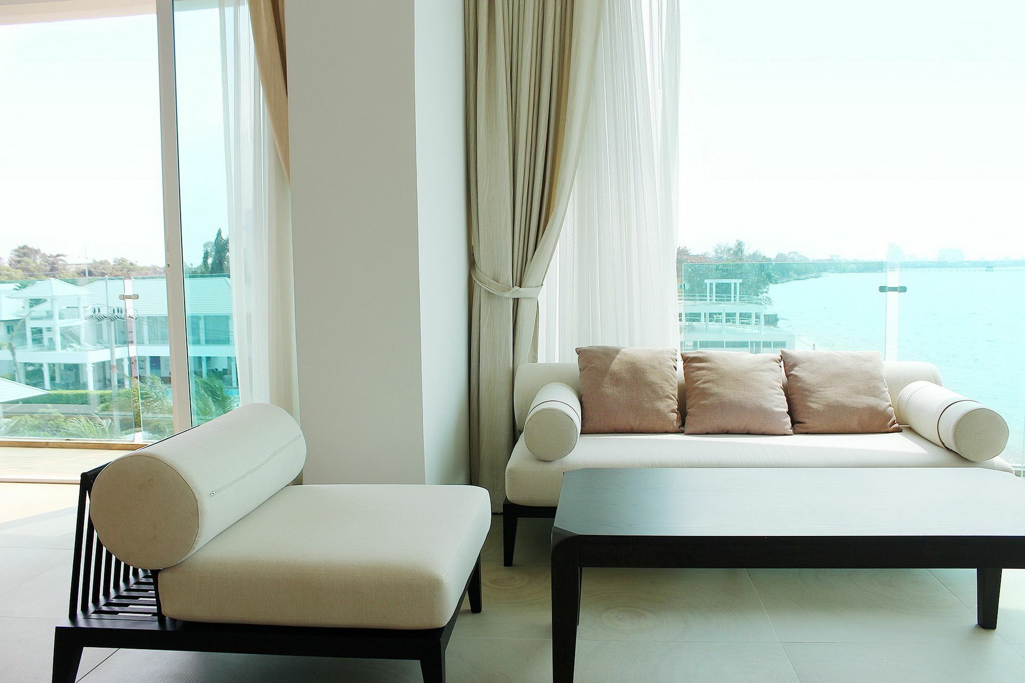 Paradise Ocean View Front In Pattaya Apartment *