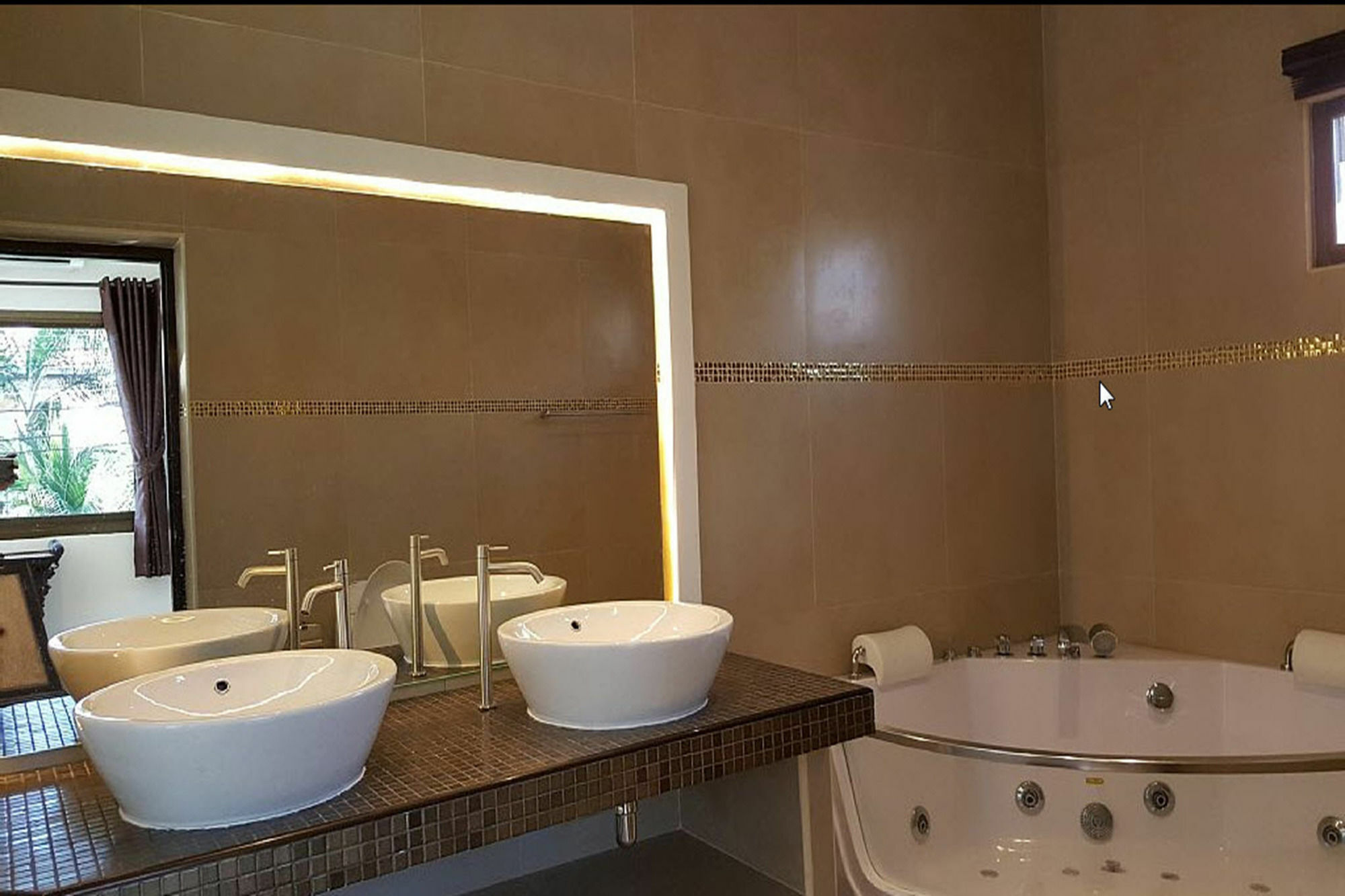 Hideland - The Luxury Tropical Villa Pattaya