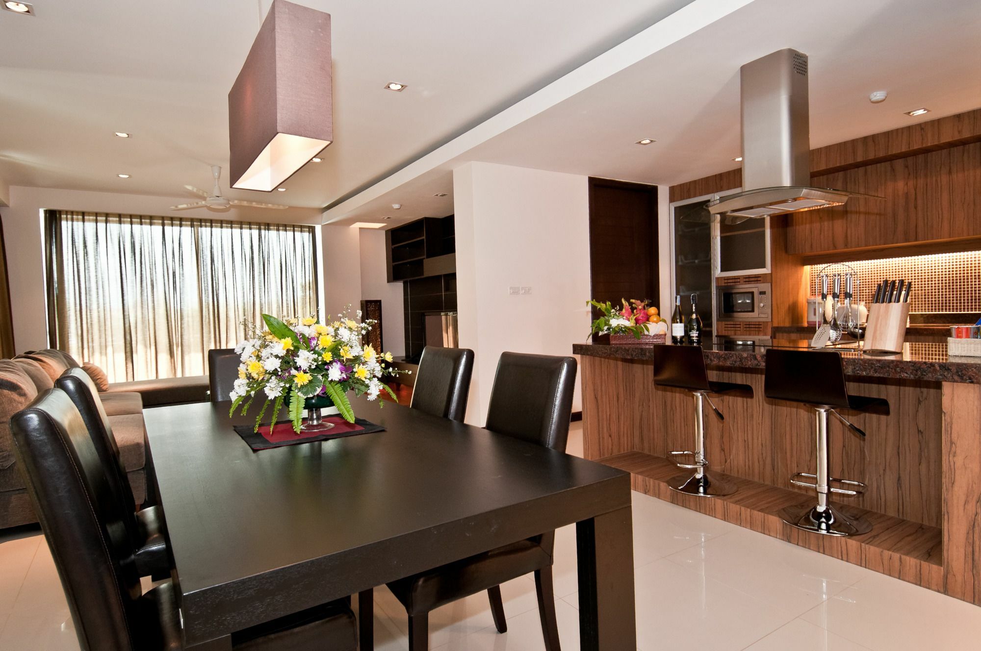 View 2 Apartment *
