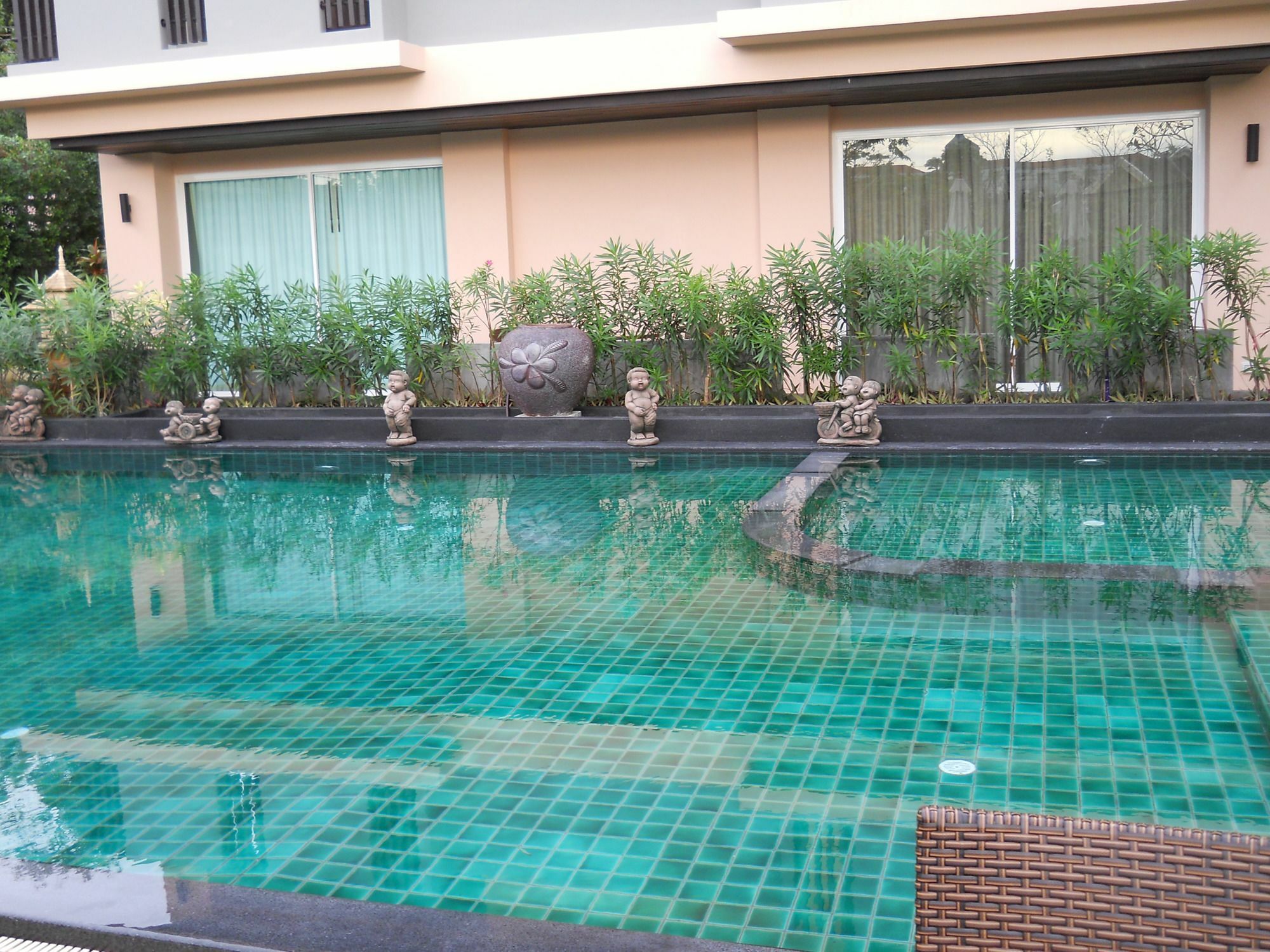 View 2 Karon