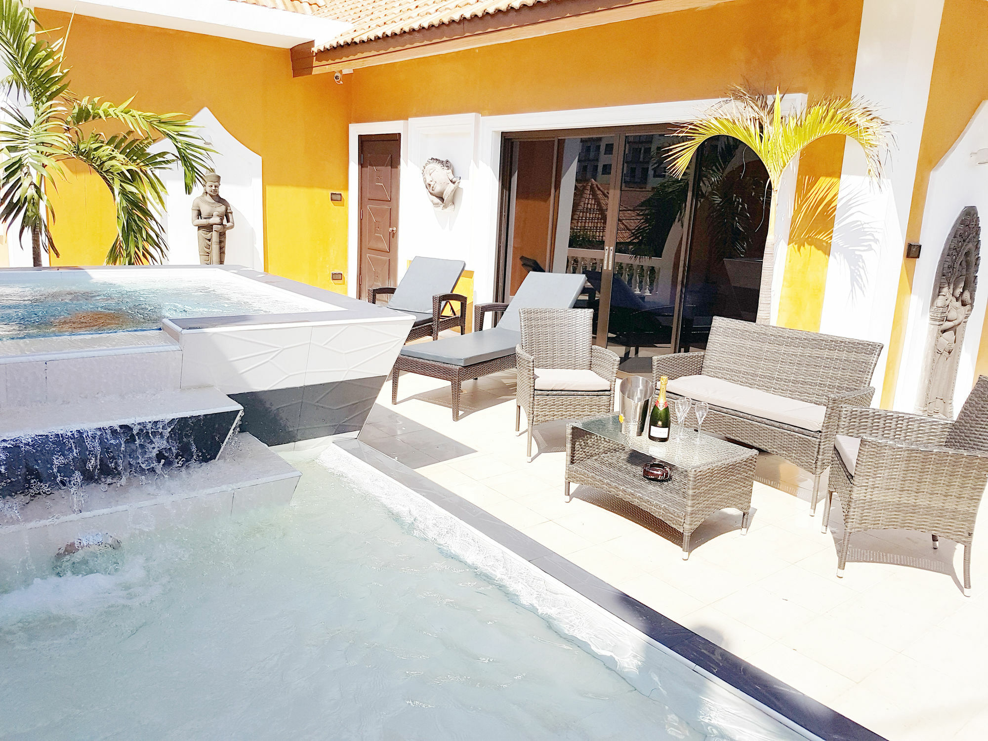 Hideland - The Luxury Tropical