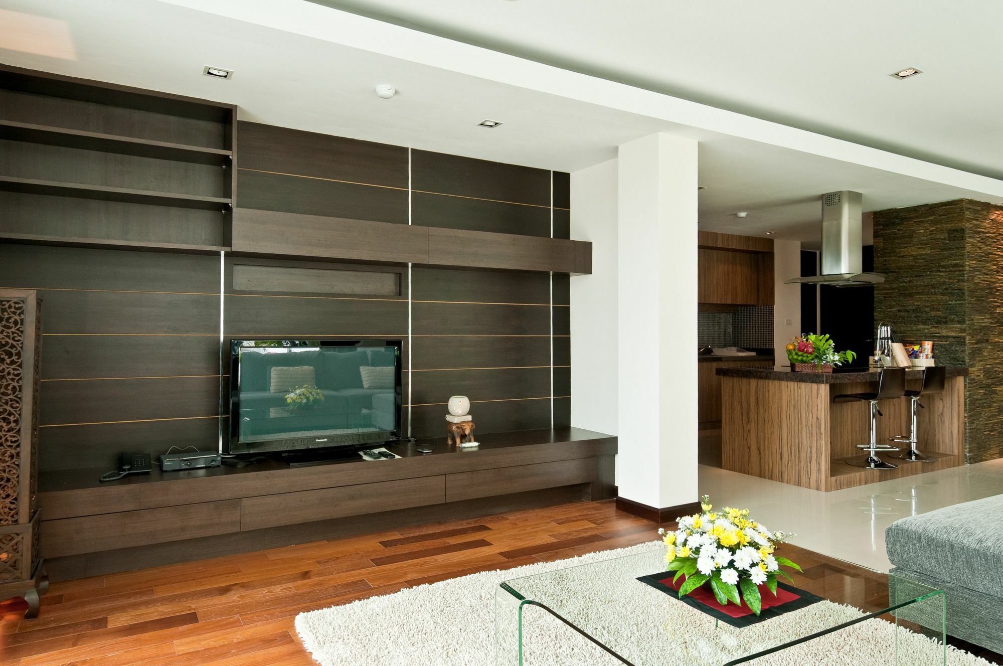 View 2 Apartment Karon