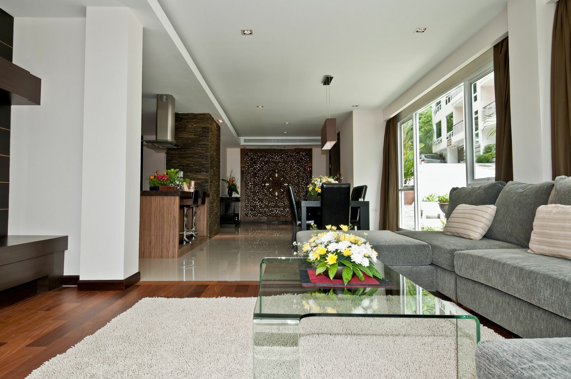 View 2 Karon