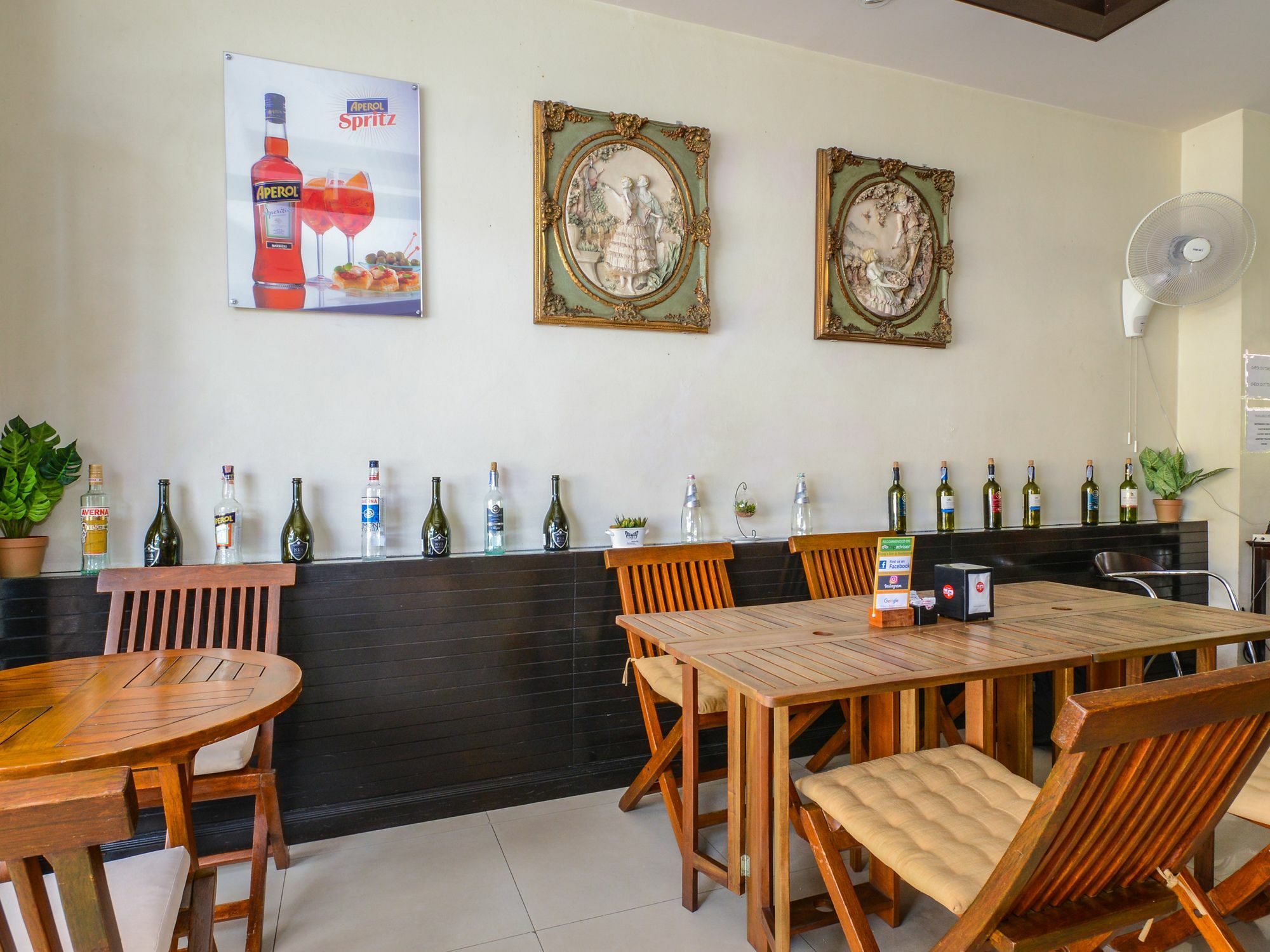 Enjoy's House & Cafe' Hotel
