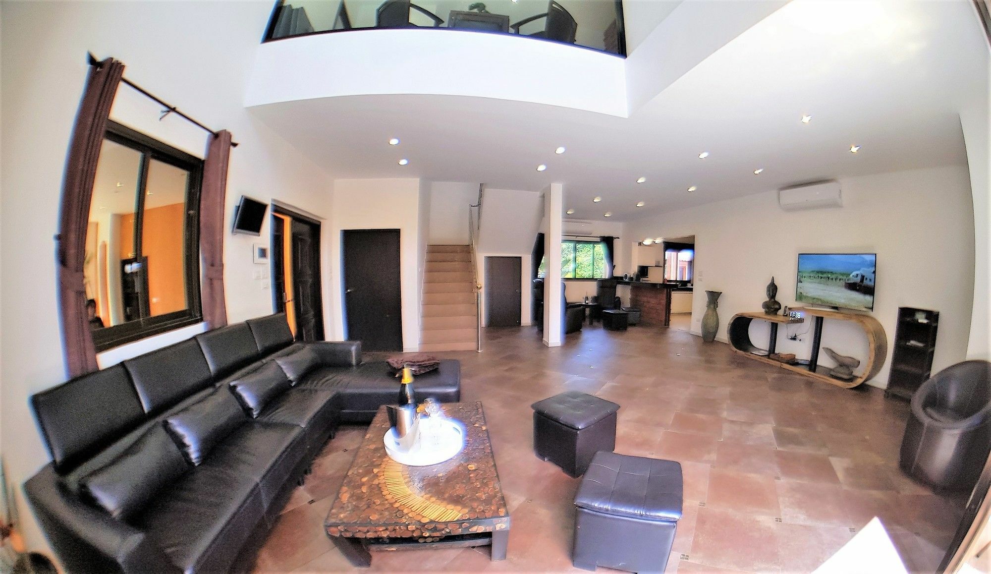 Hideland - The Luxury Tropical Villa Pattaya
