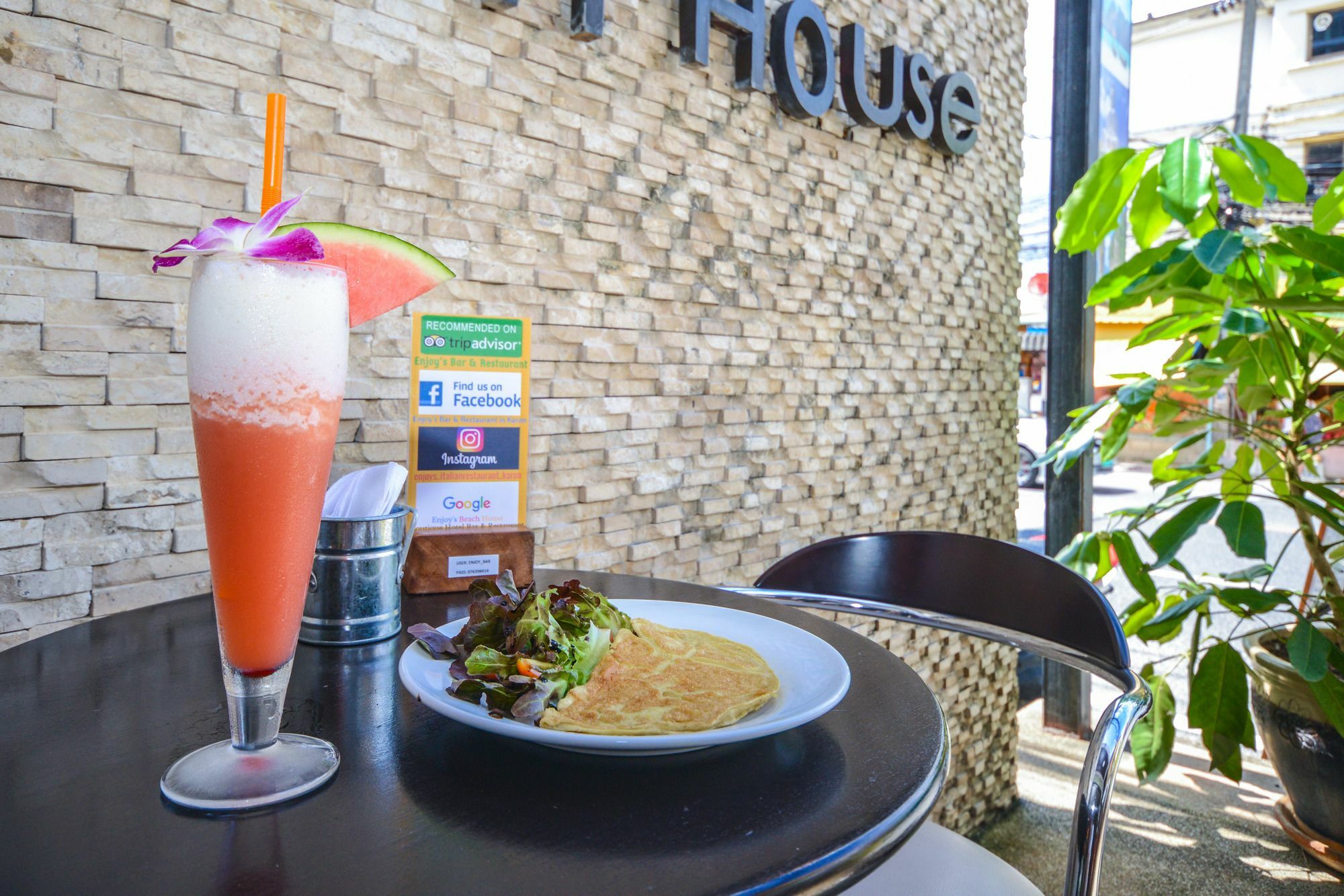 Enjoy's House & Cafe' 2*