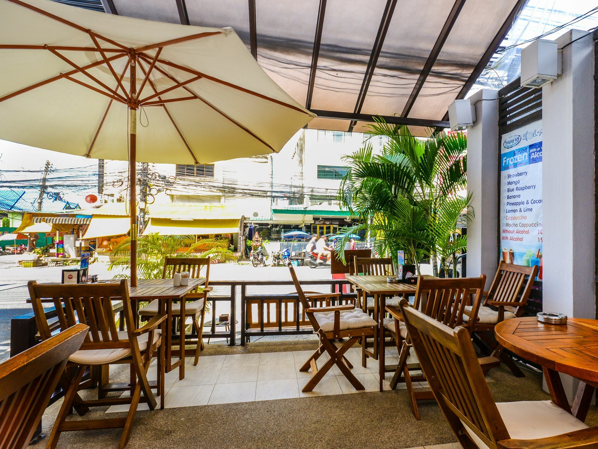 Enjoy's House & Cafe' Hotel