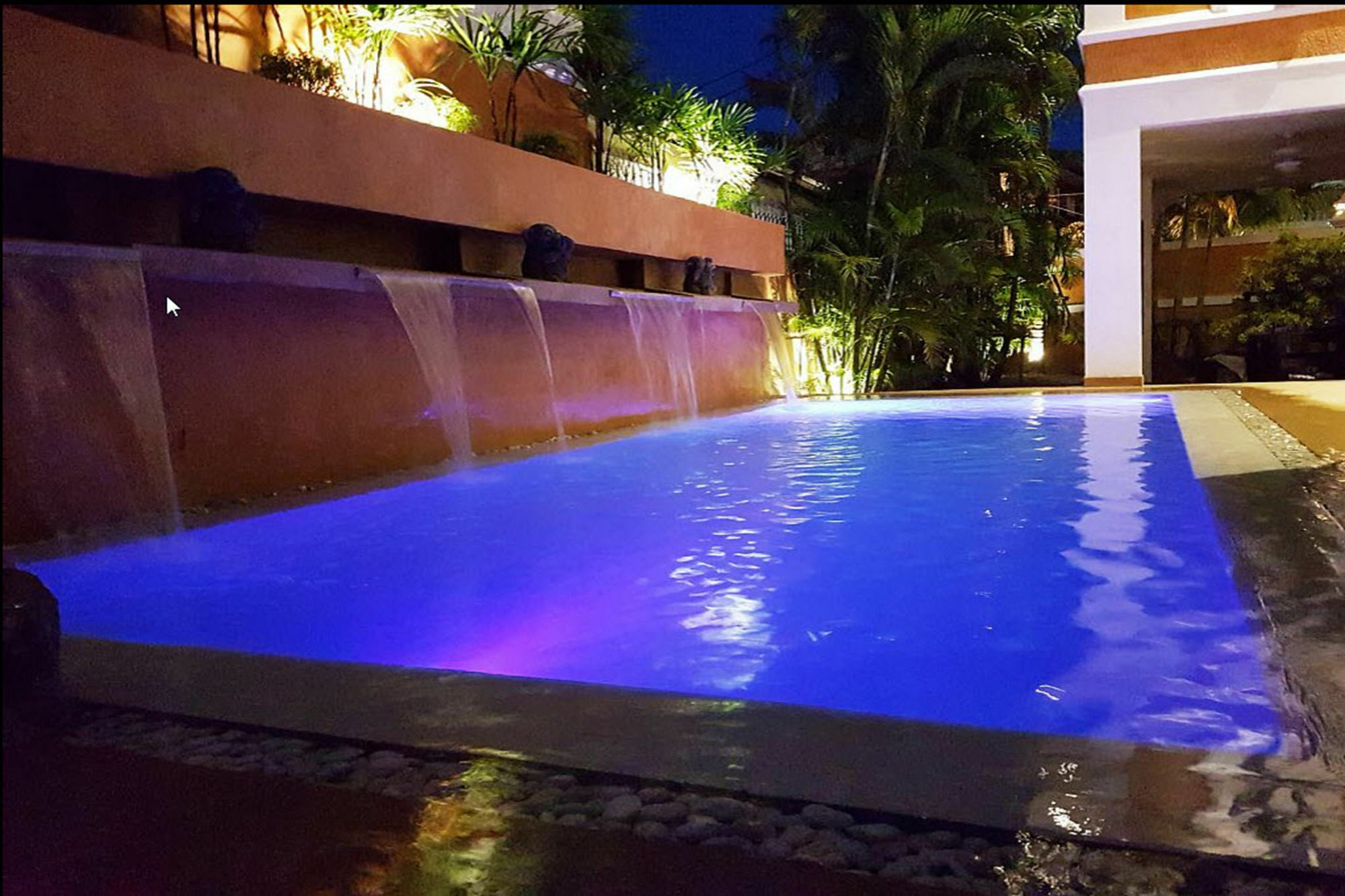 Hideland - The Luxury Tropical *