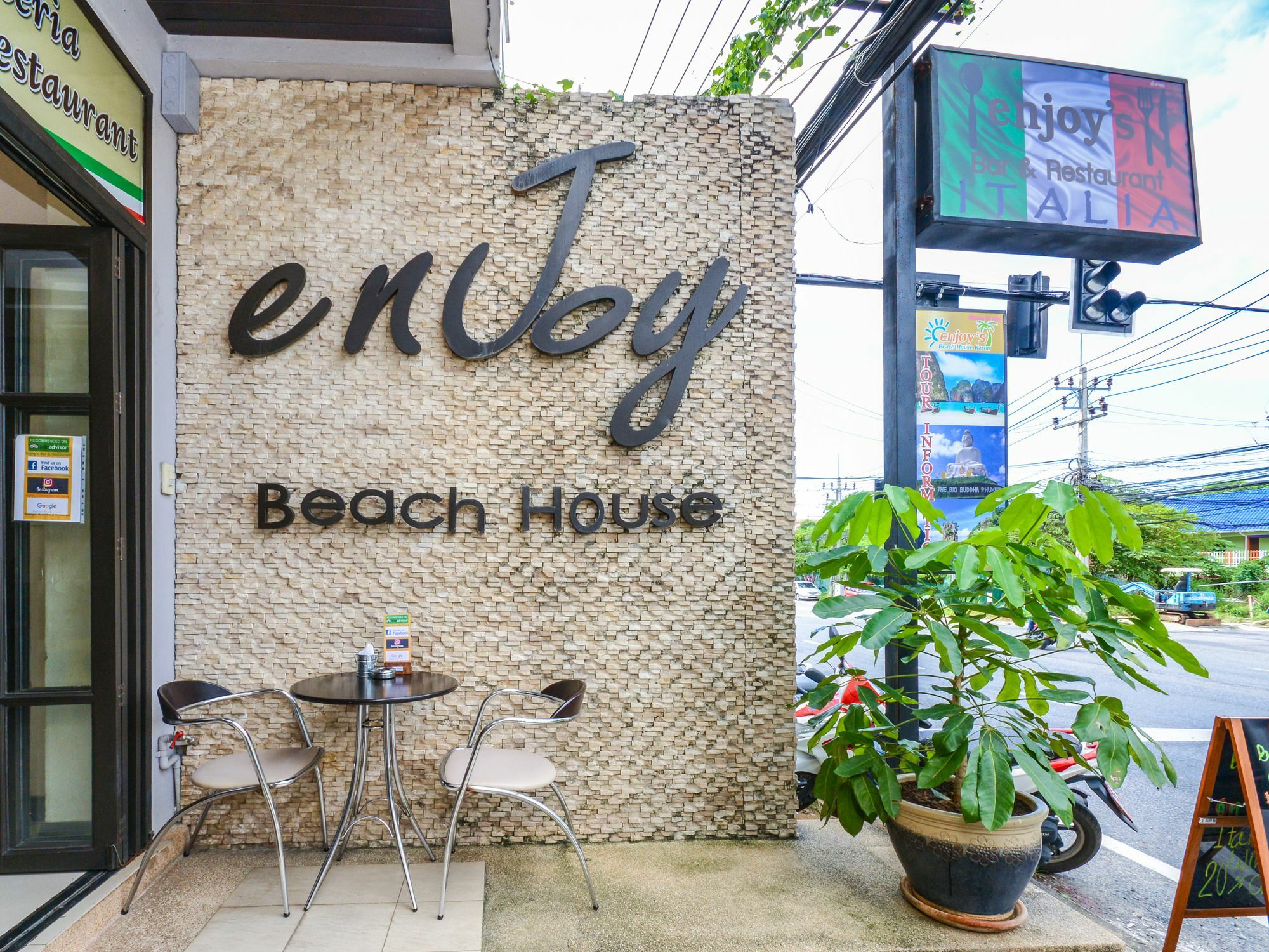 Enjoy's House & Cafe' Hotel