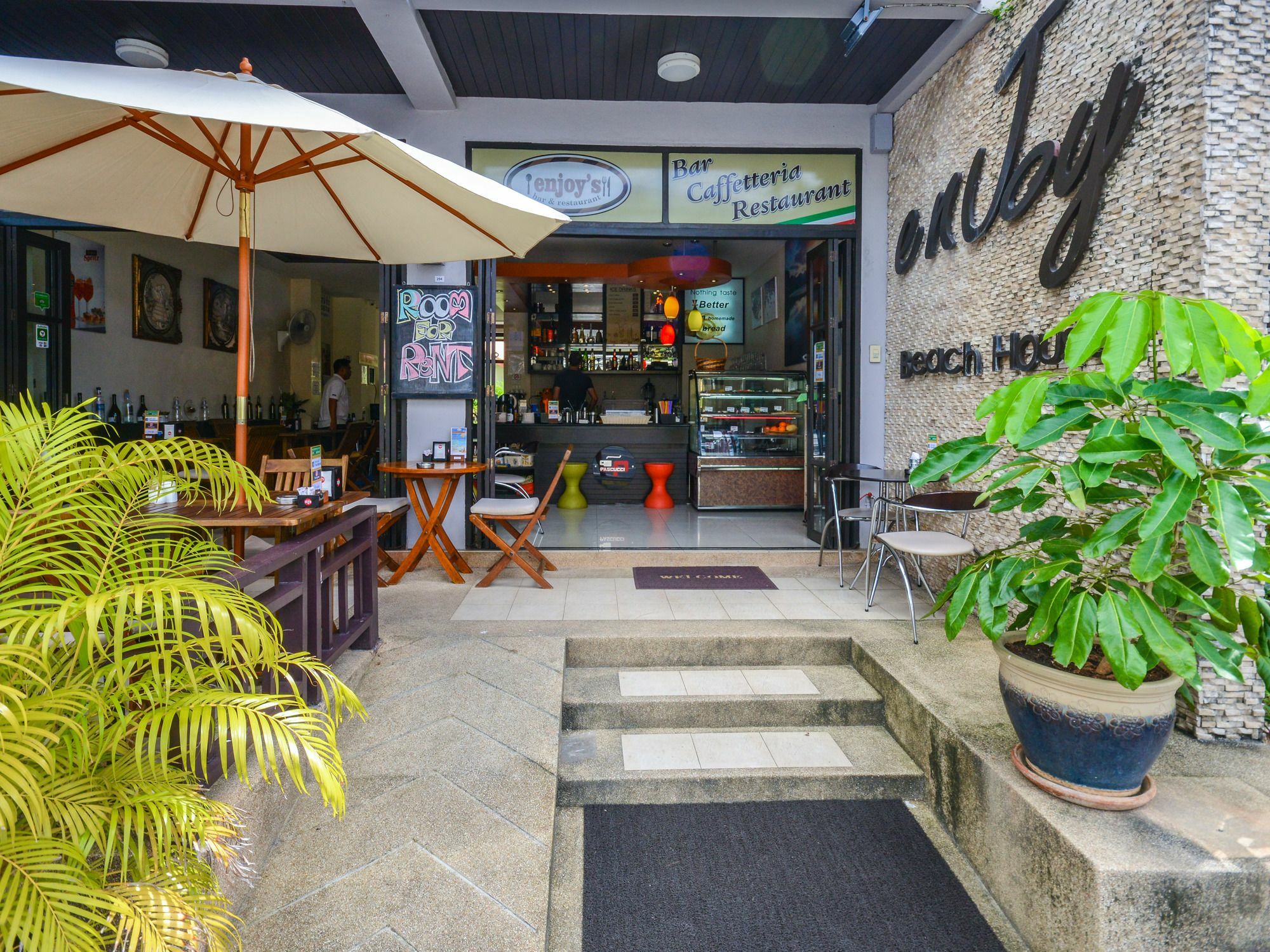Enjoy's House & Cafe' Ban Karon