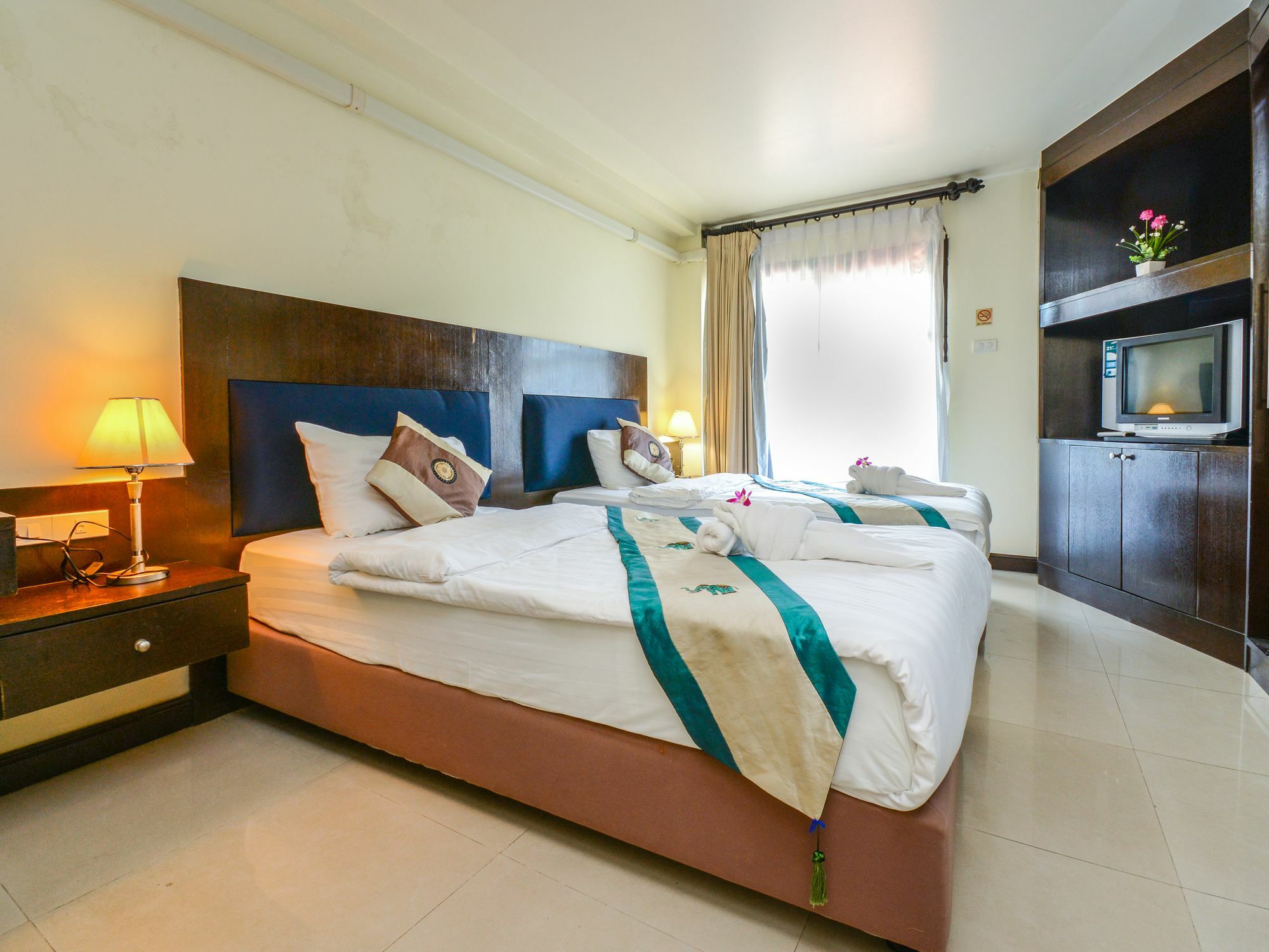 Enjoy's House & Cafe' Hotel