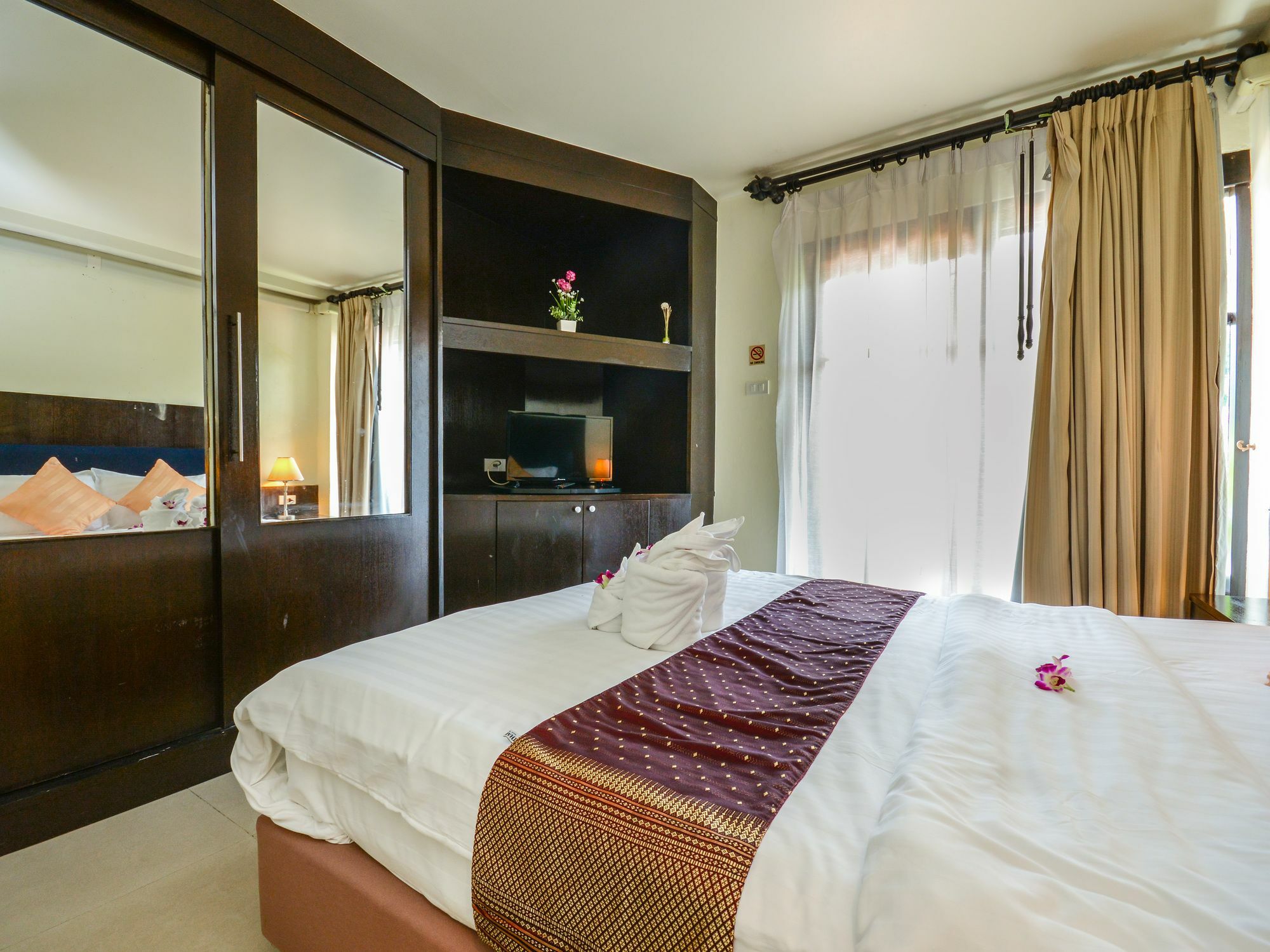 Enjoy's House & Cafe' Hotel