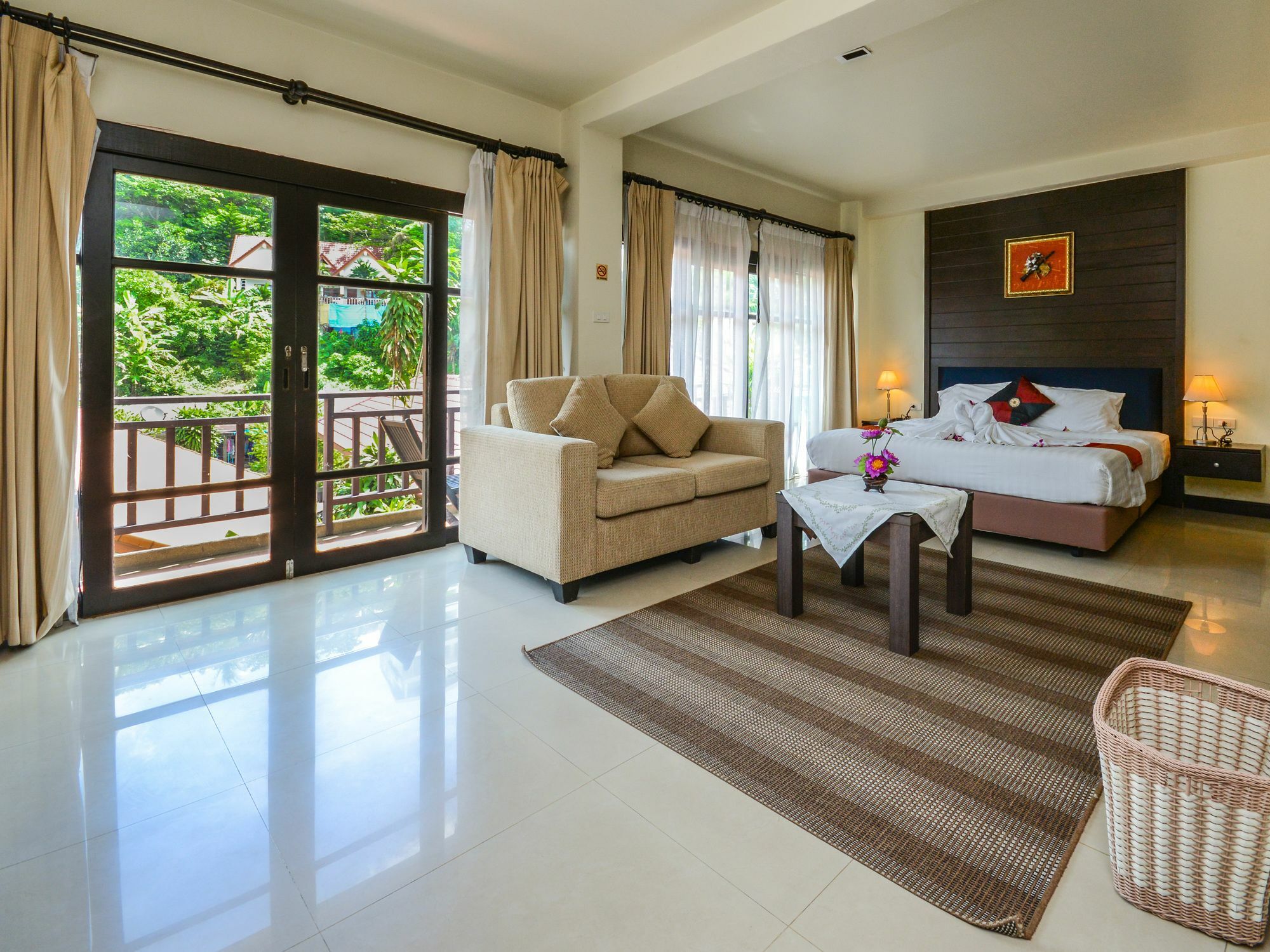 Enjoy's House & Cafe' Hotel