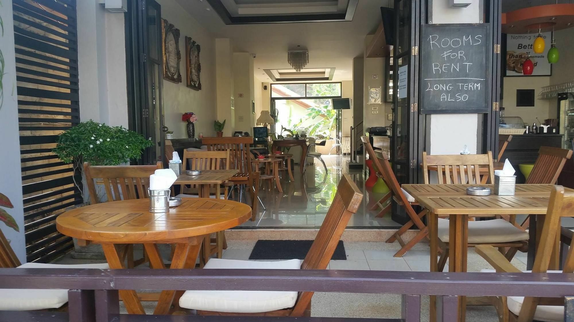 Enjoy's House & Cafe'