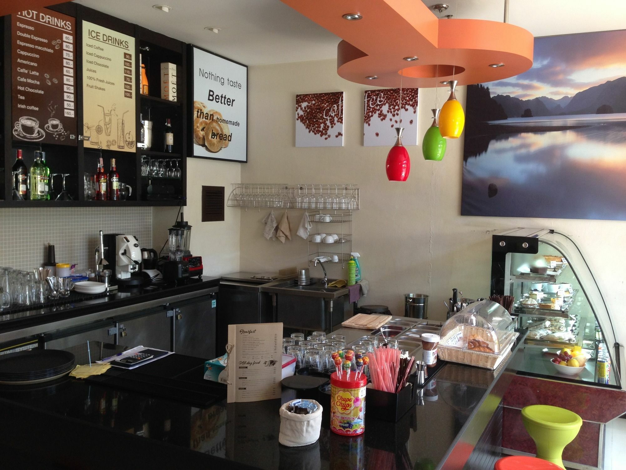 Enjoy's House & Cafe' Hotel