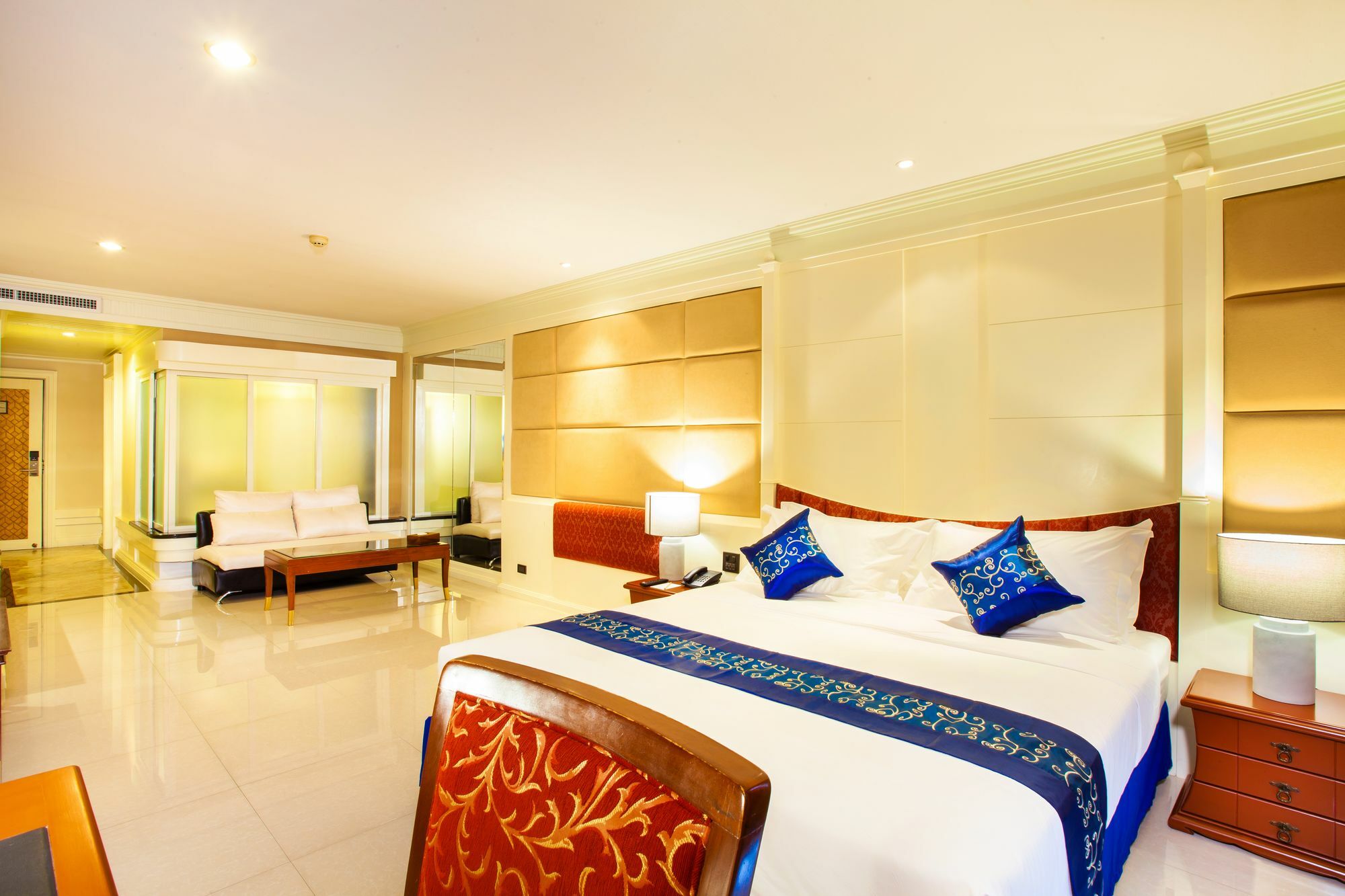 Floral - Dolphin Circle Resort