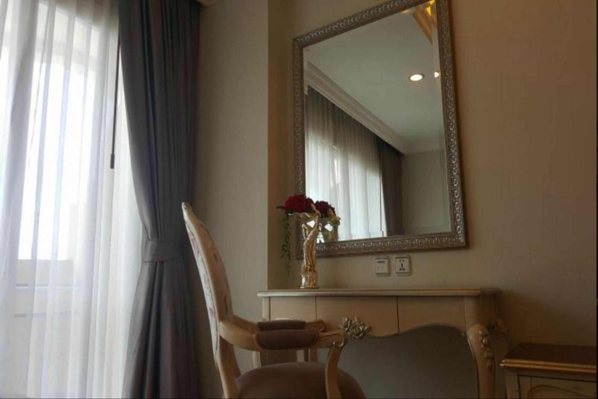 Hotel Lk Noble