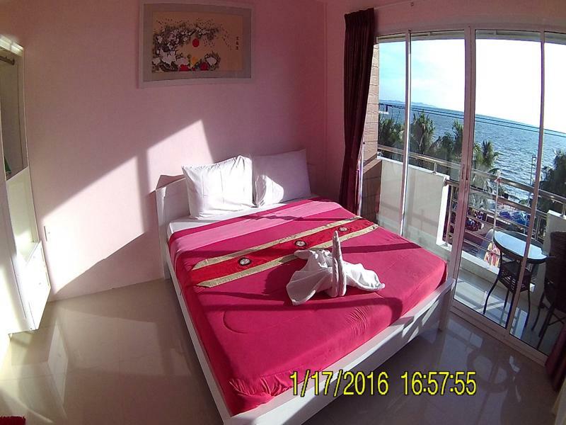 Bird Hotel 3*