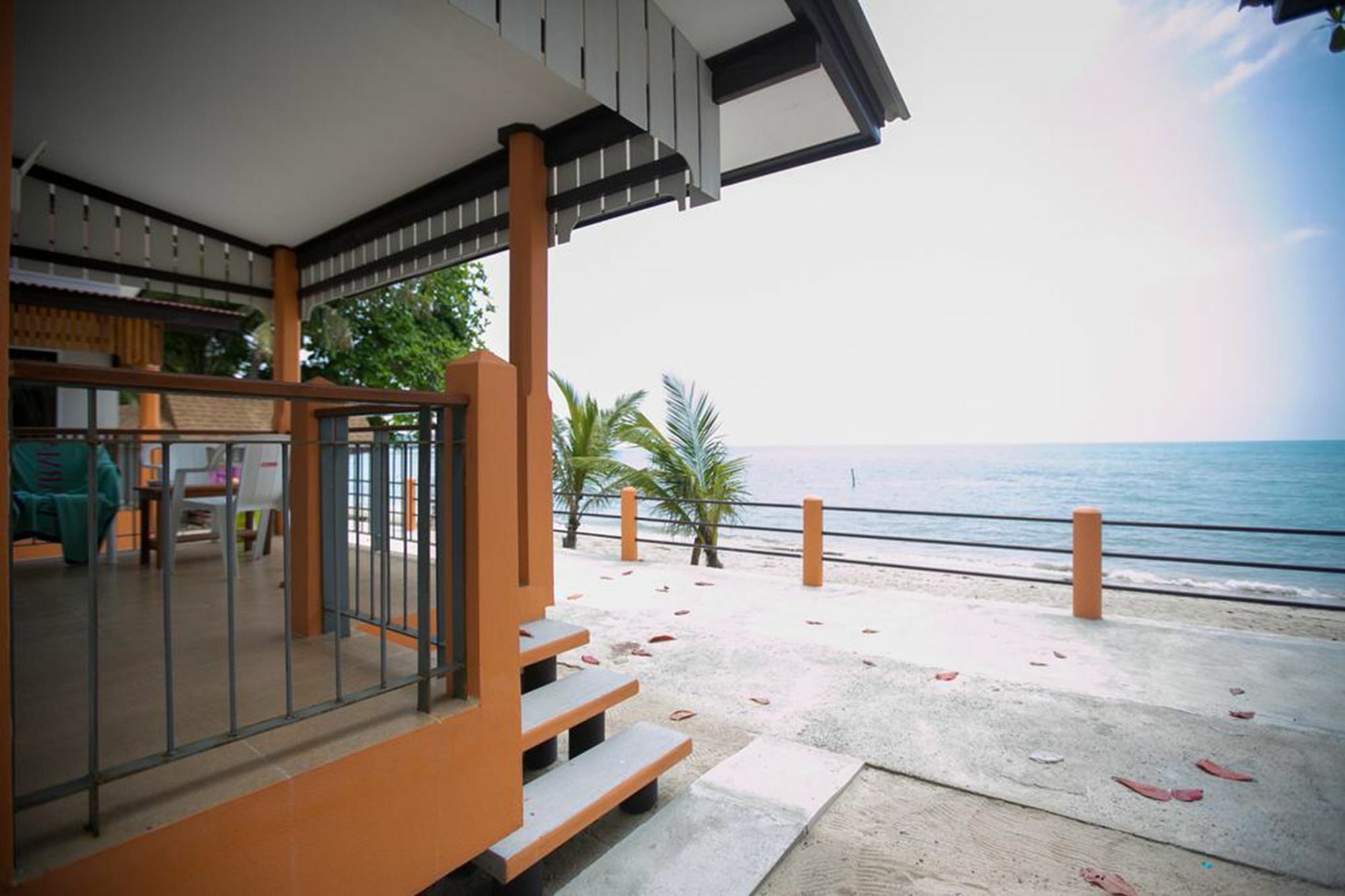 At 2* Lamai Beach (Koh Samui)