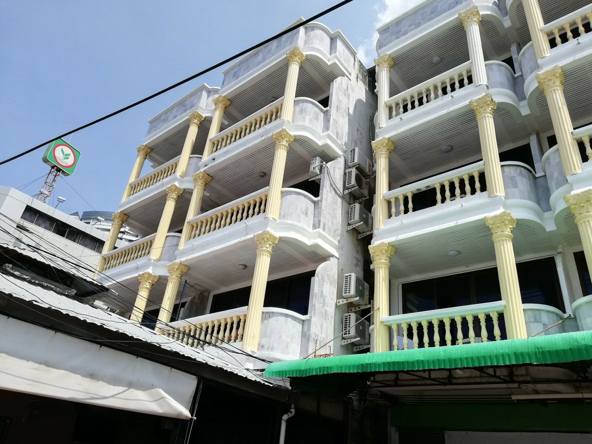 Happy Vikings - Beachfront Guest house 3*