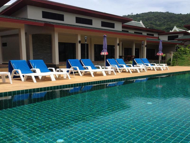 Hotel Naya Pool